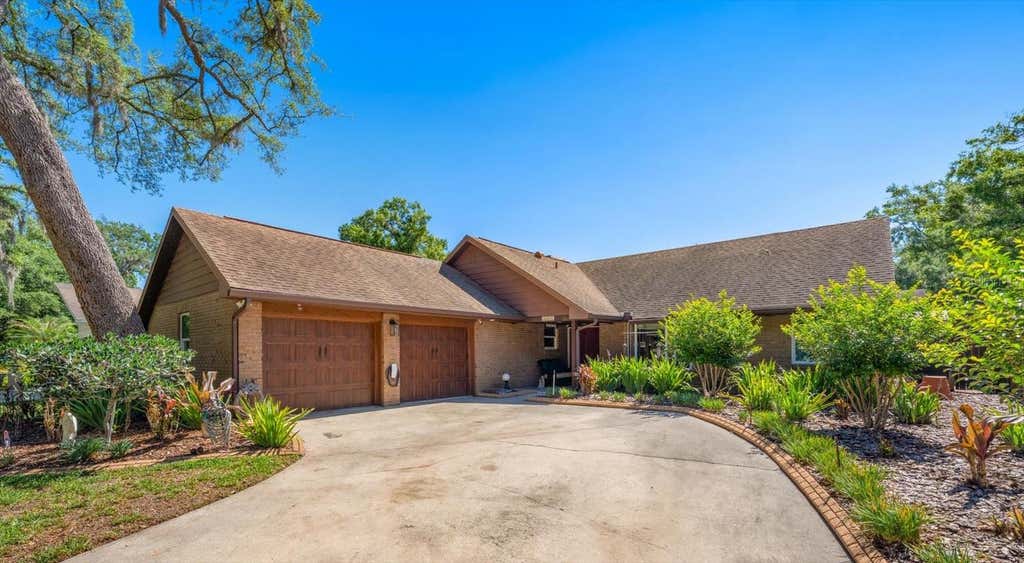 Photo of 11311 Linbanks Place, Tampa, FL 33617 (MLS # TB8522111)