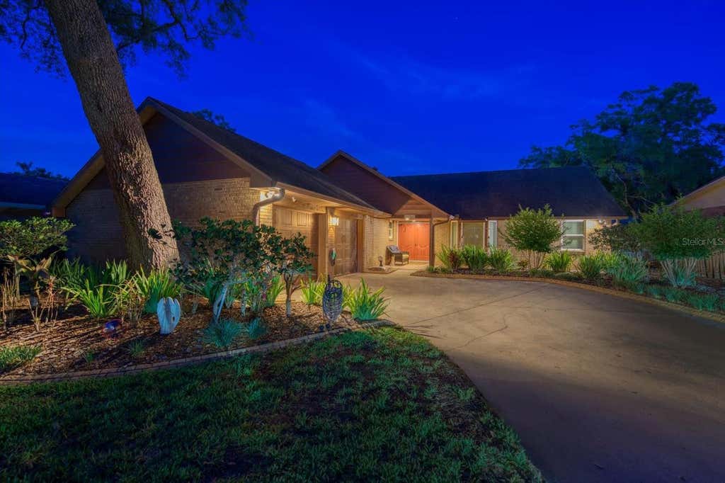 Photo of 11311 Linbanks Place, Tampa, FL 33617 (MLS # TB8522111)