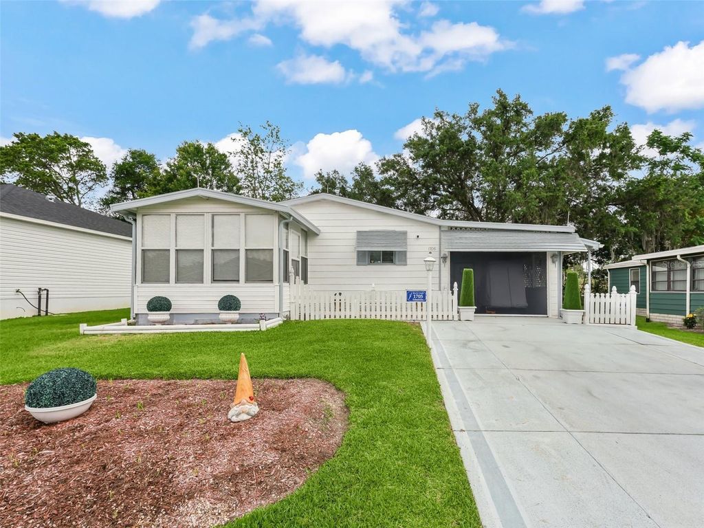 Photo of 1705 W Schwartz Boulevard, Lady Lake, FL 32159 (MLS # OM705626)