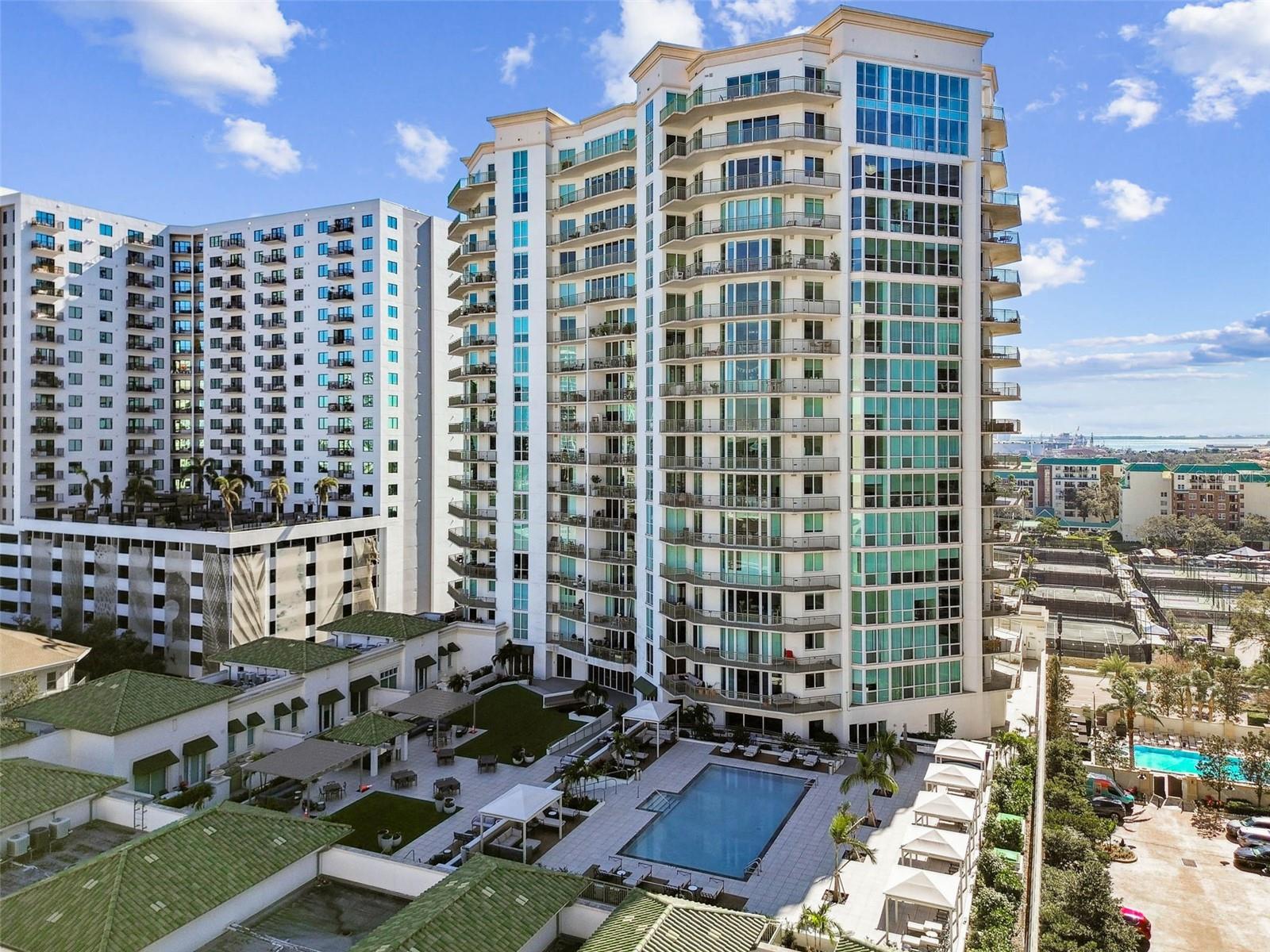 THE PLAZA HARBOUR ISLAND A CON - Residential