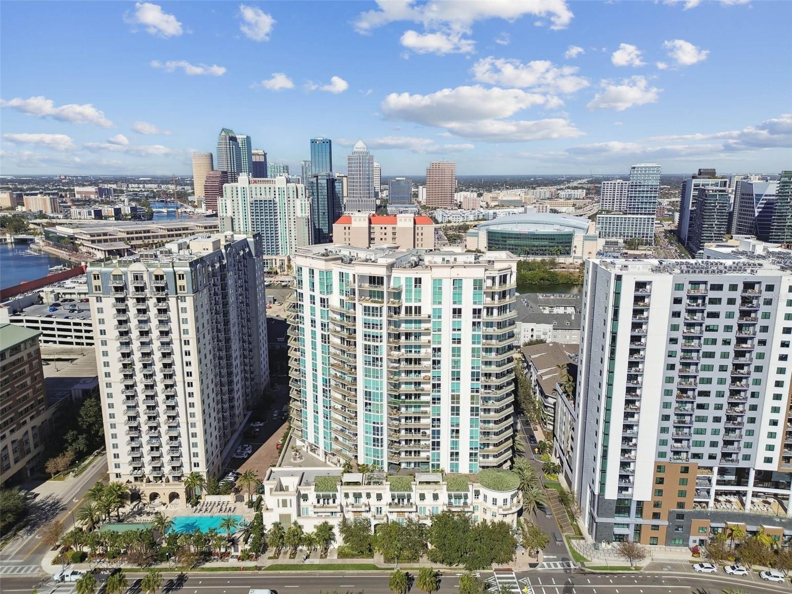 THE PLAZA HARBOUR ISLAND A CON - Residential