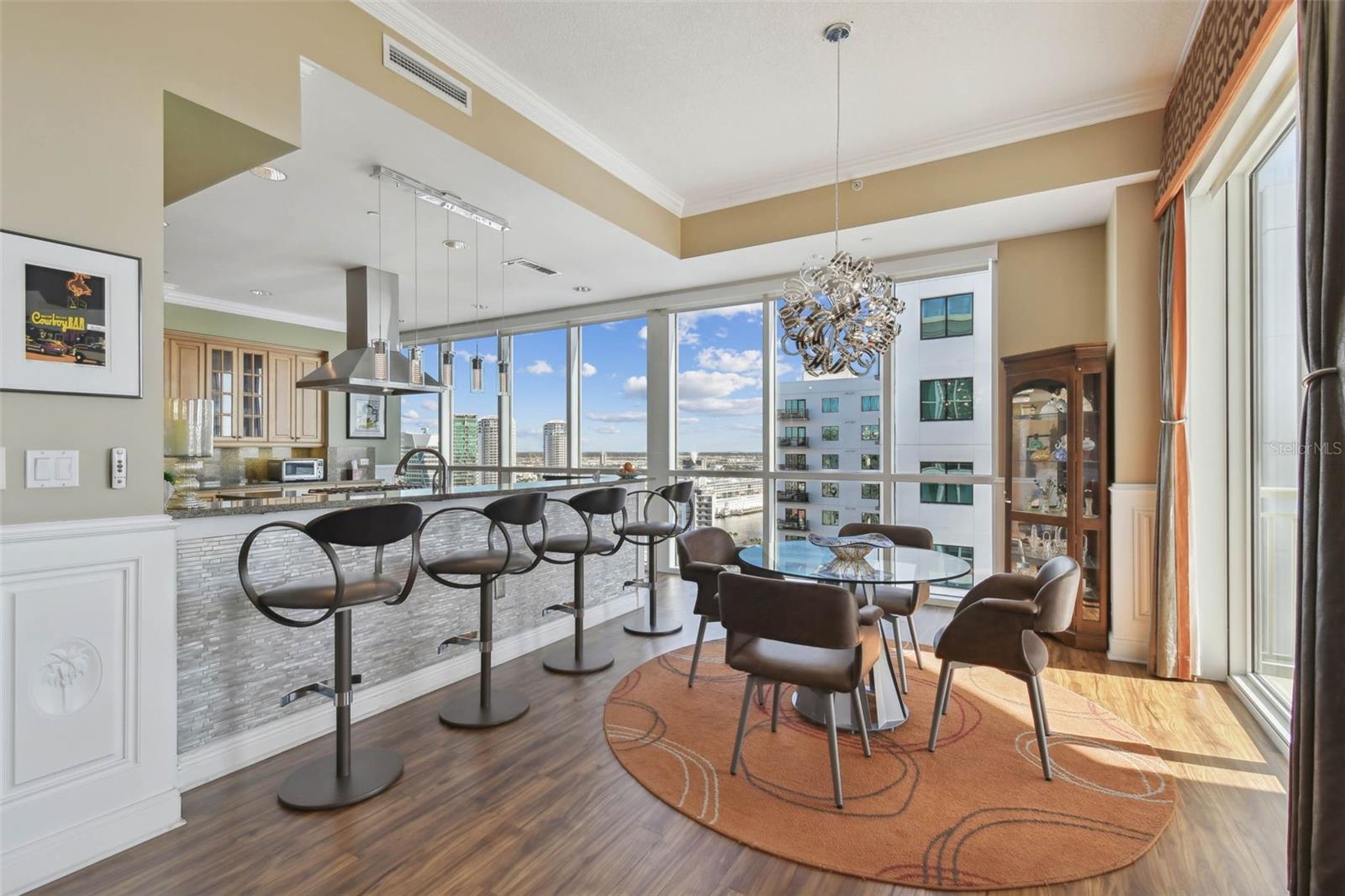 THE PLAZA HARBOUR ISLAND A CON - Residential