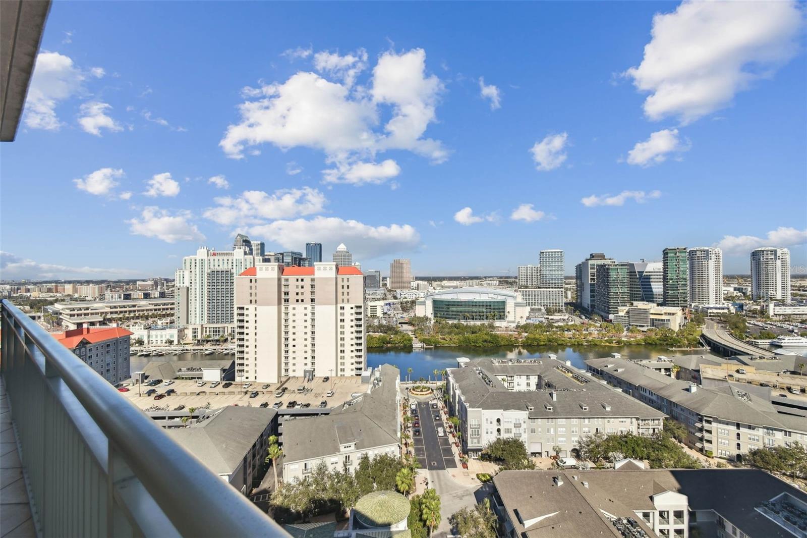 THE PLAZA HARBOUR ISLAND A CON - Residential