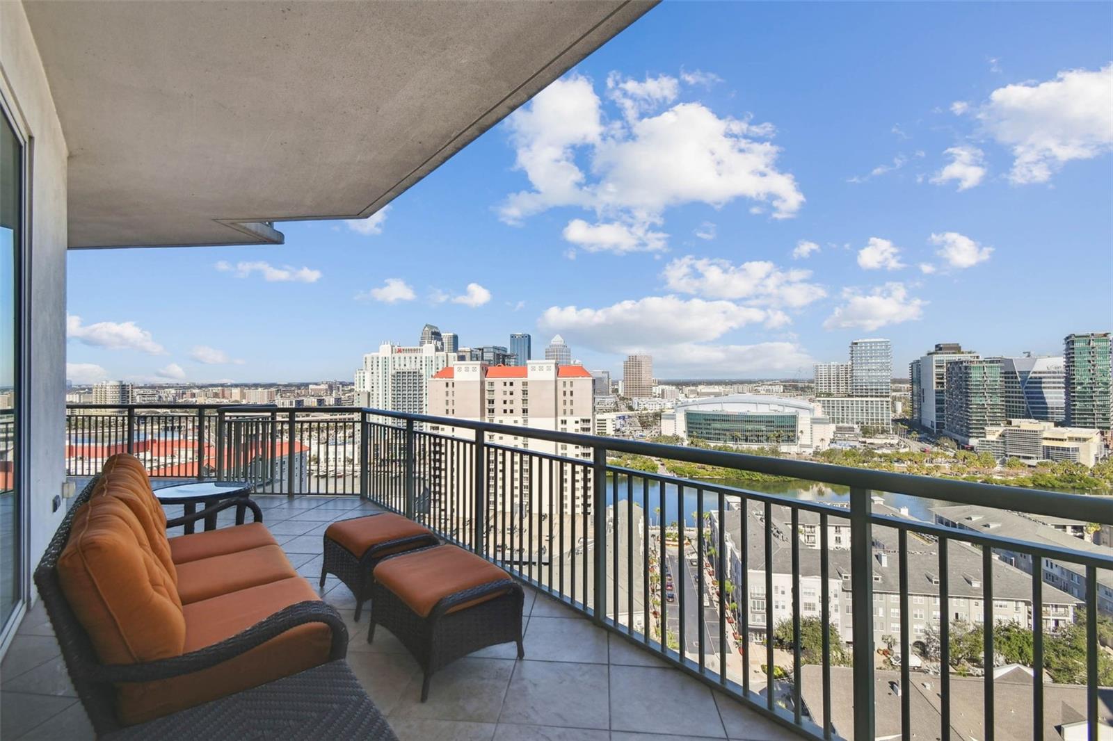 THE PLAZA HARBOUR ISLAND A CON - Residential