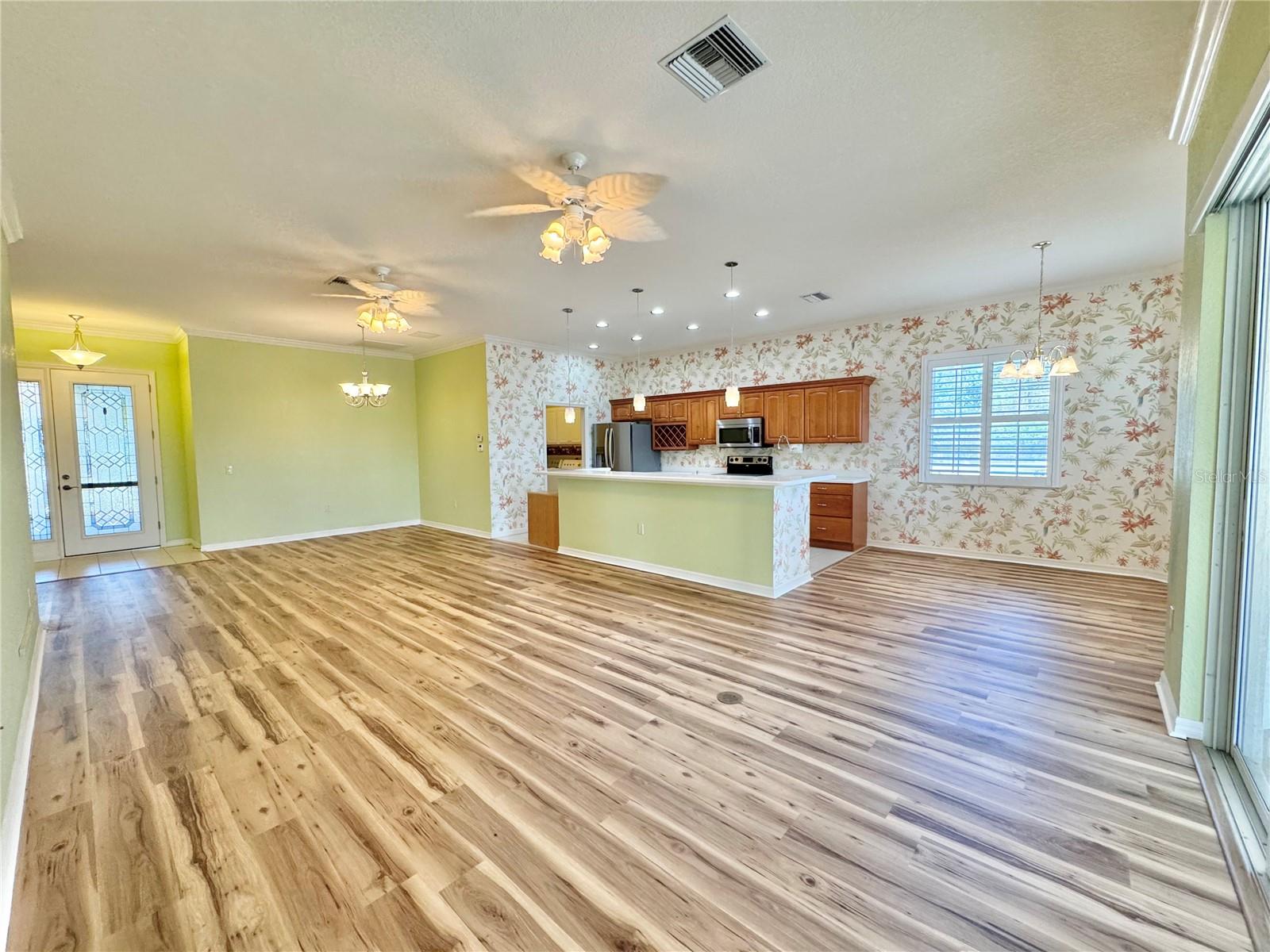 VIENNA SQUARE PH 01 - Residential Lease