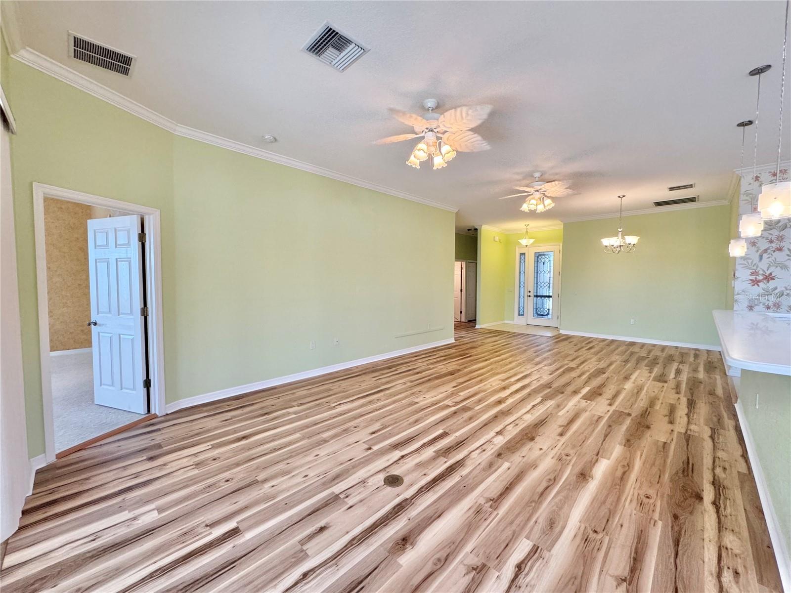 VIENNA SQUARE PH 01 - Residential Lease