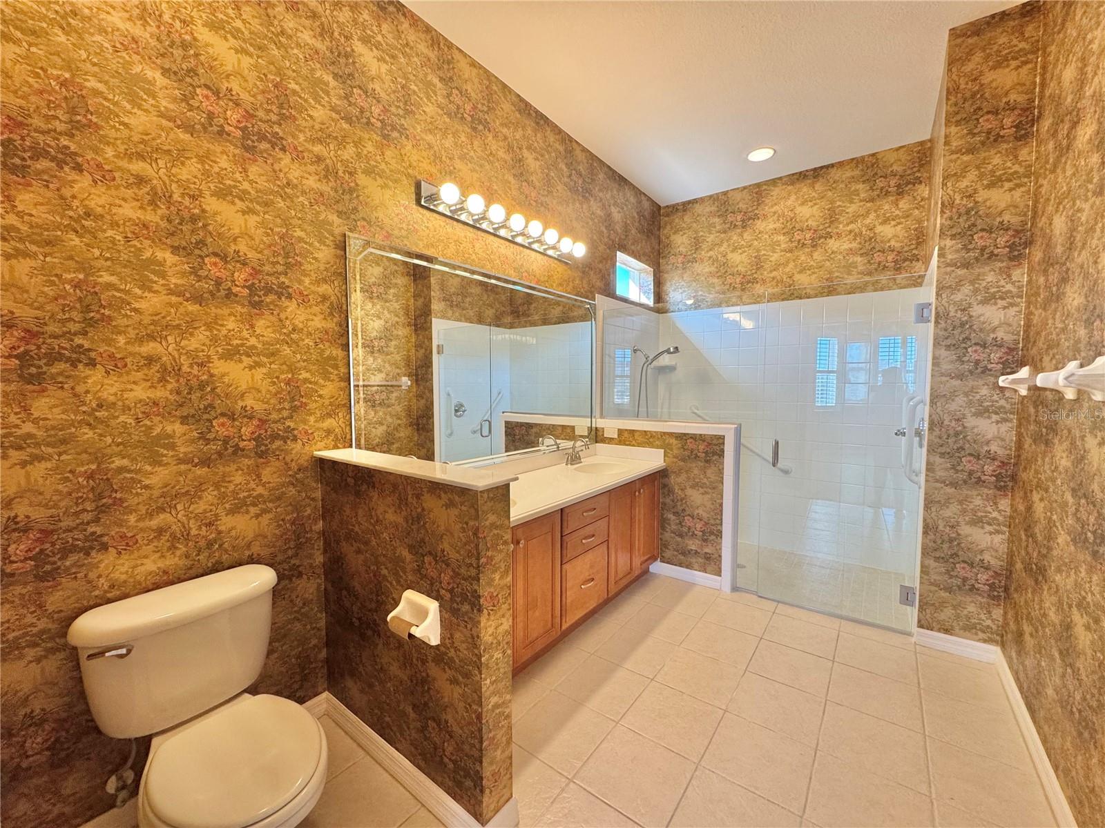 VIENNA SQUARE PH 01 - Residential Lease