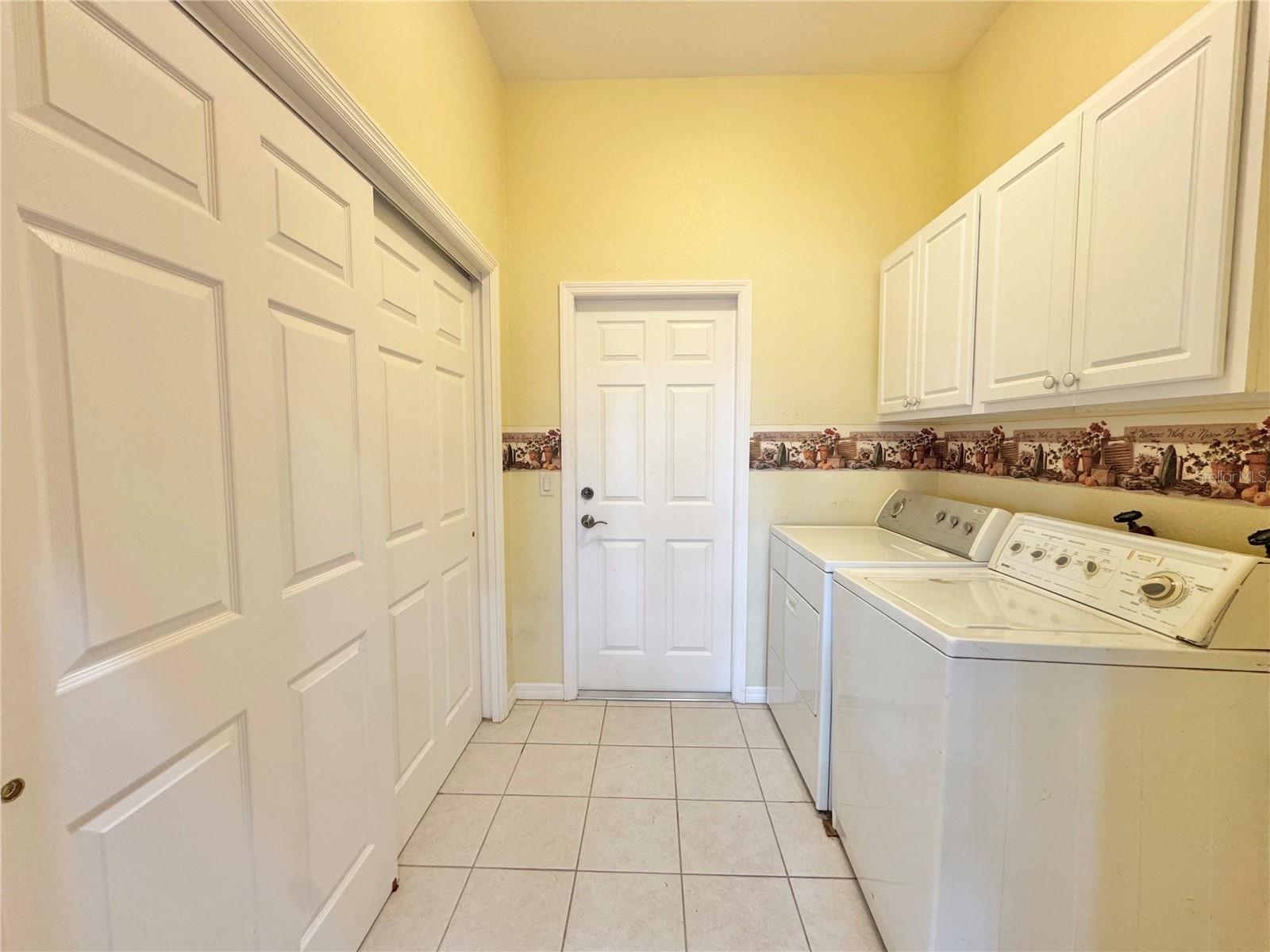 VIENNA SQUARE PH 01 - Residential Lease