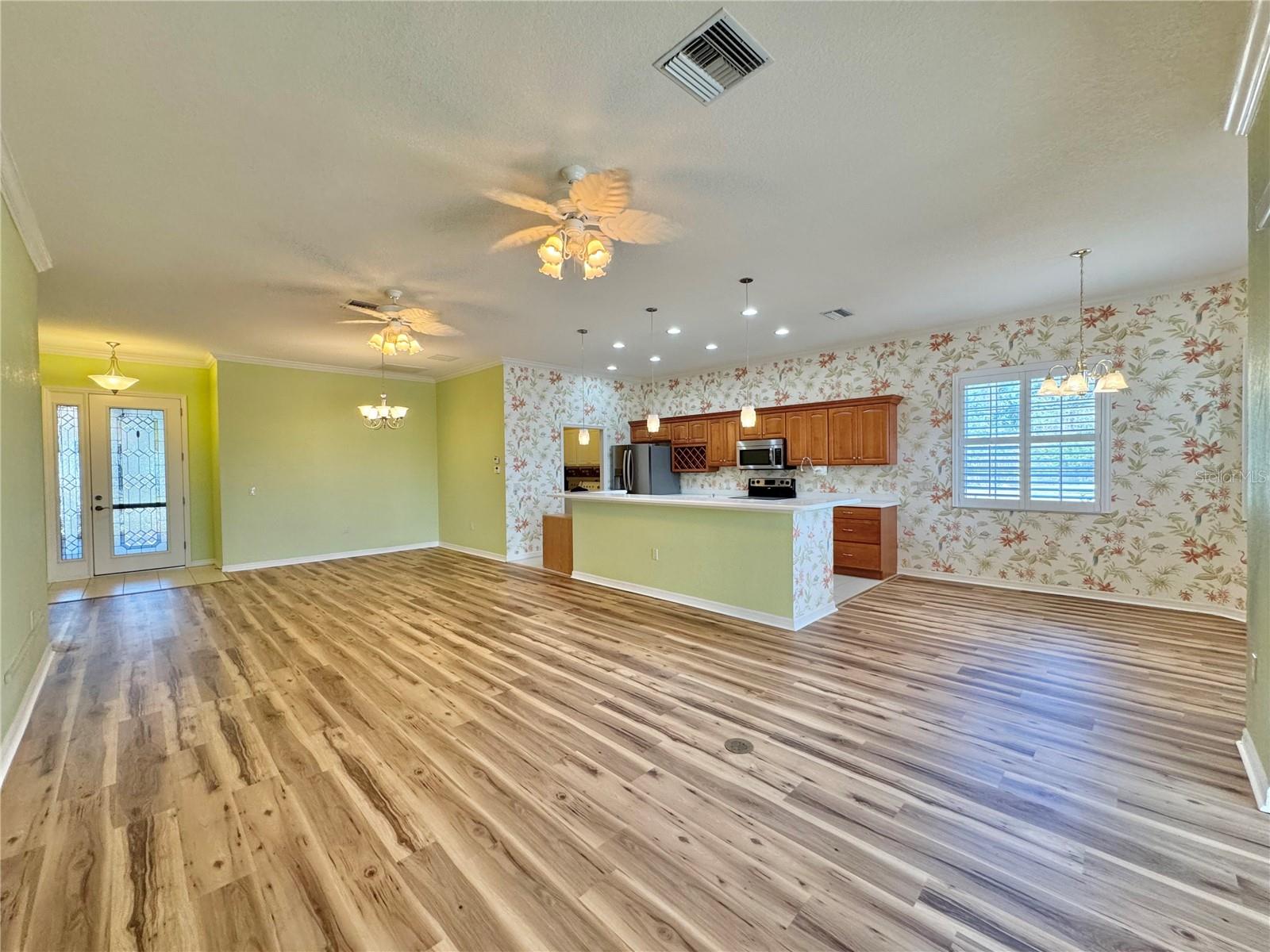 VIENNA SQUARE PH 01 - Residential Lease