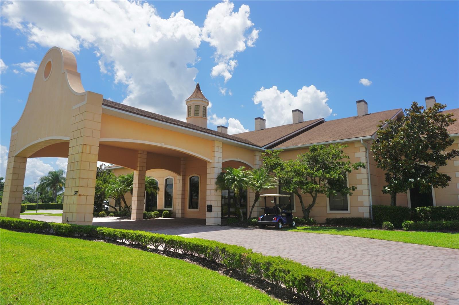 VIENNA SQUARE PH 01 - Residential Lease