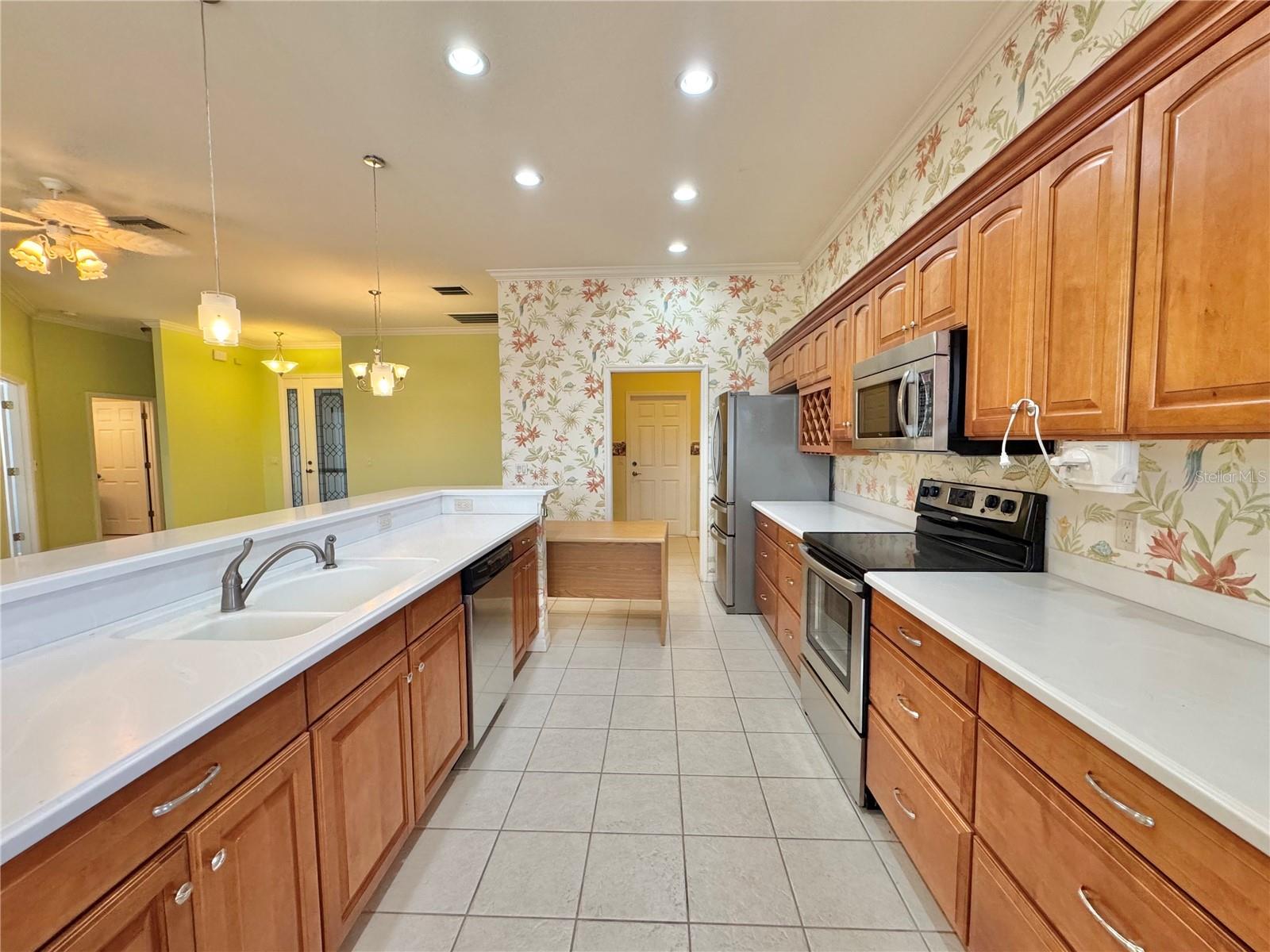 VIENNA SQUARE PH 01 - Residential Lease