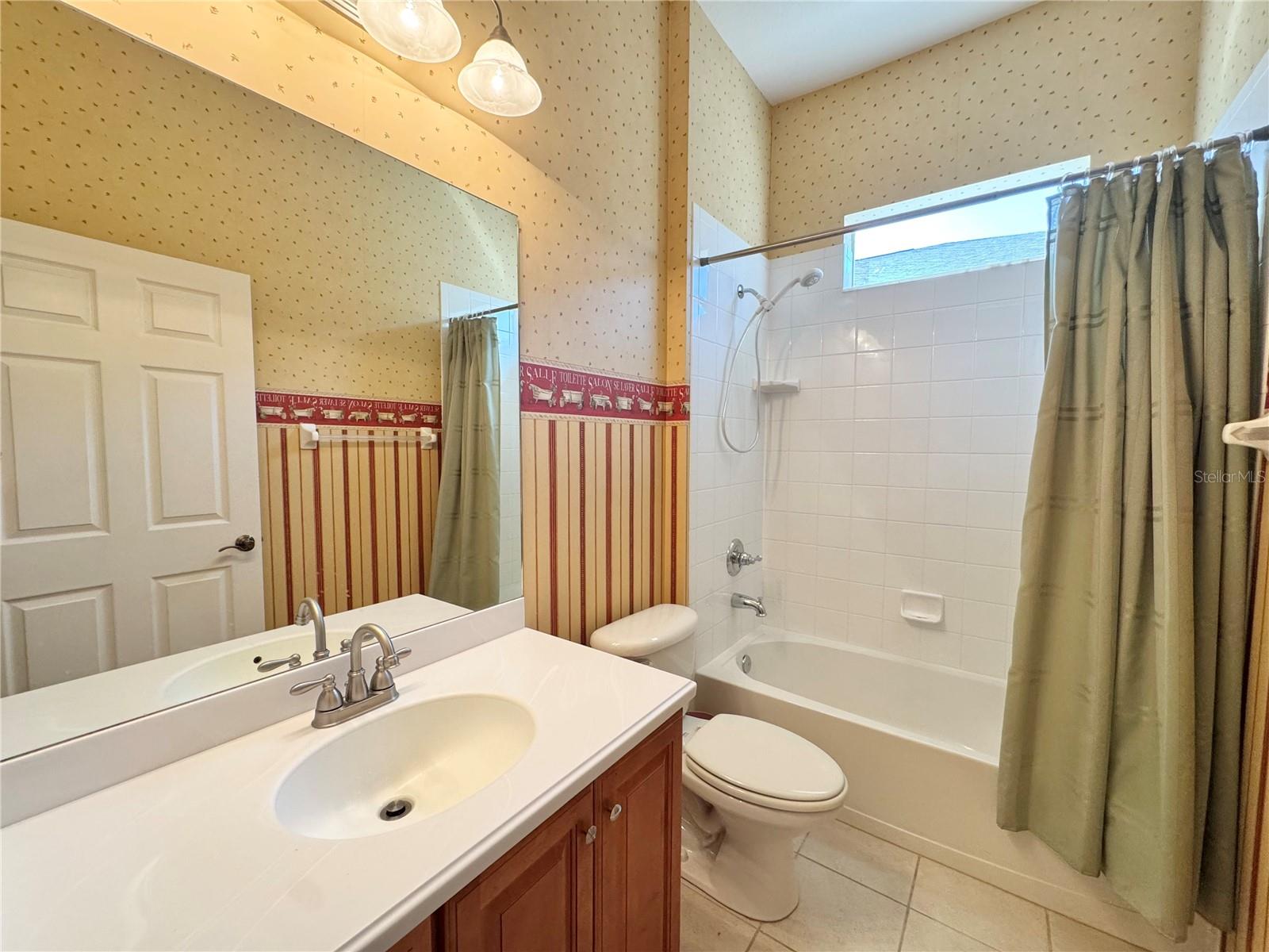 VIENNA SQUARE PH 01 - Residential Lease