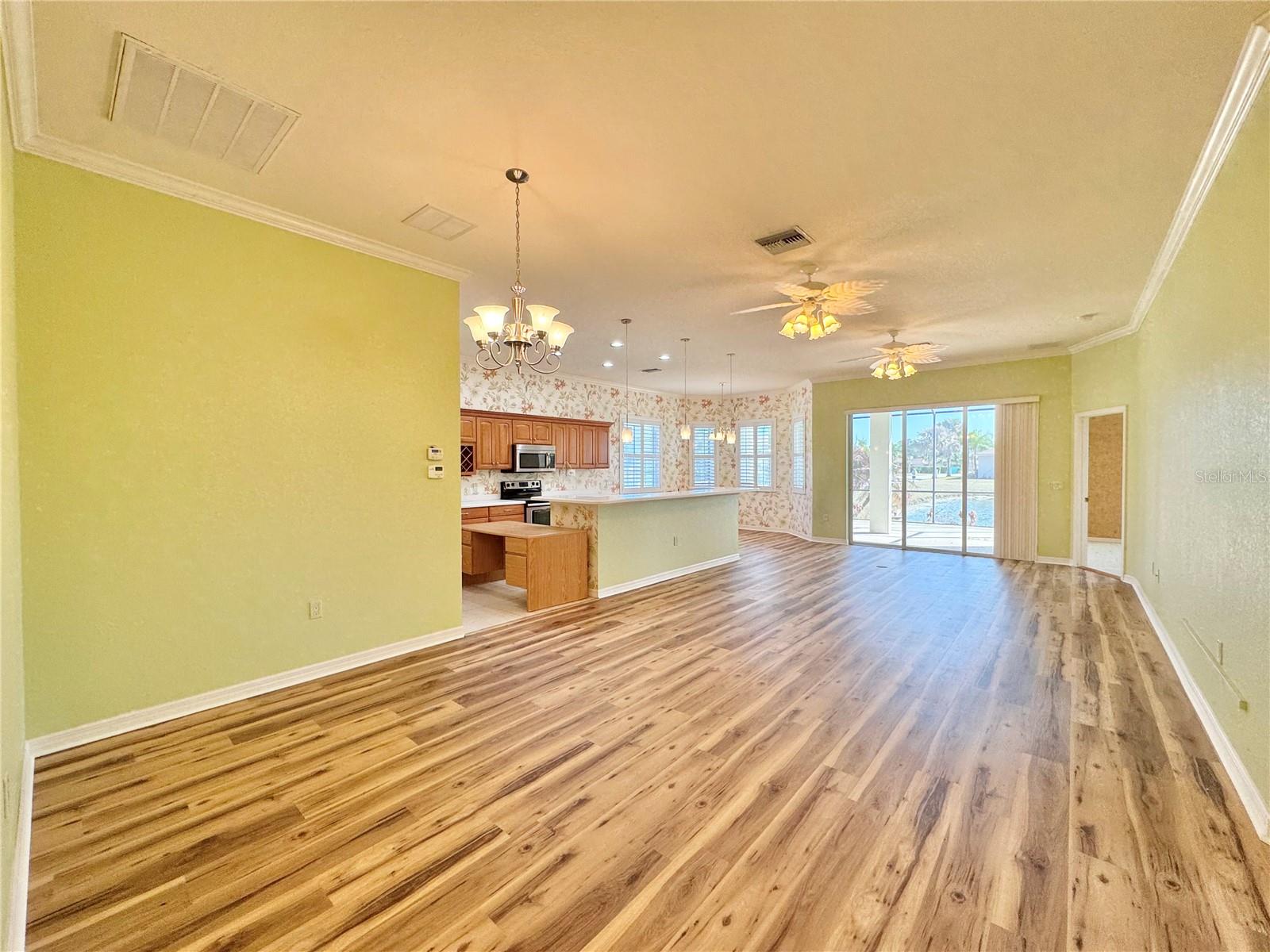 VIENNA SQUARE PH 01 - Residential Lease