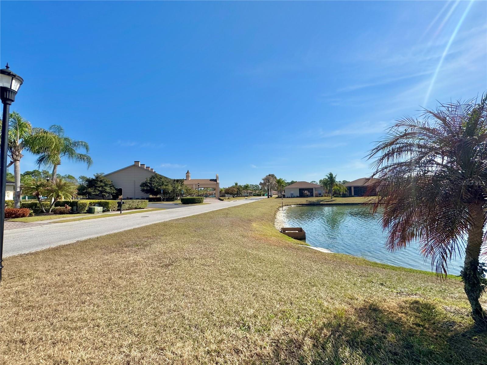 VIENNA SQUARE PH 01 - Residential Lease