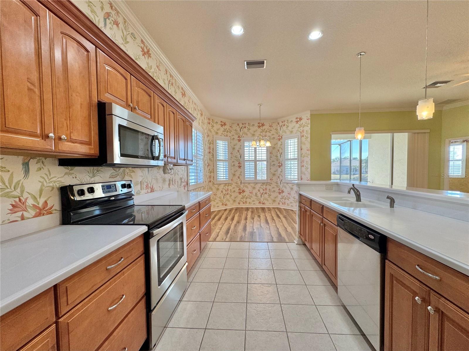 VIENNA SQUARE PH 01 - Residential Lease