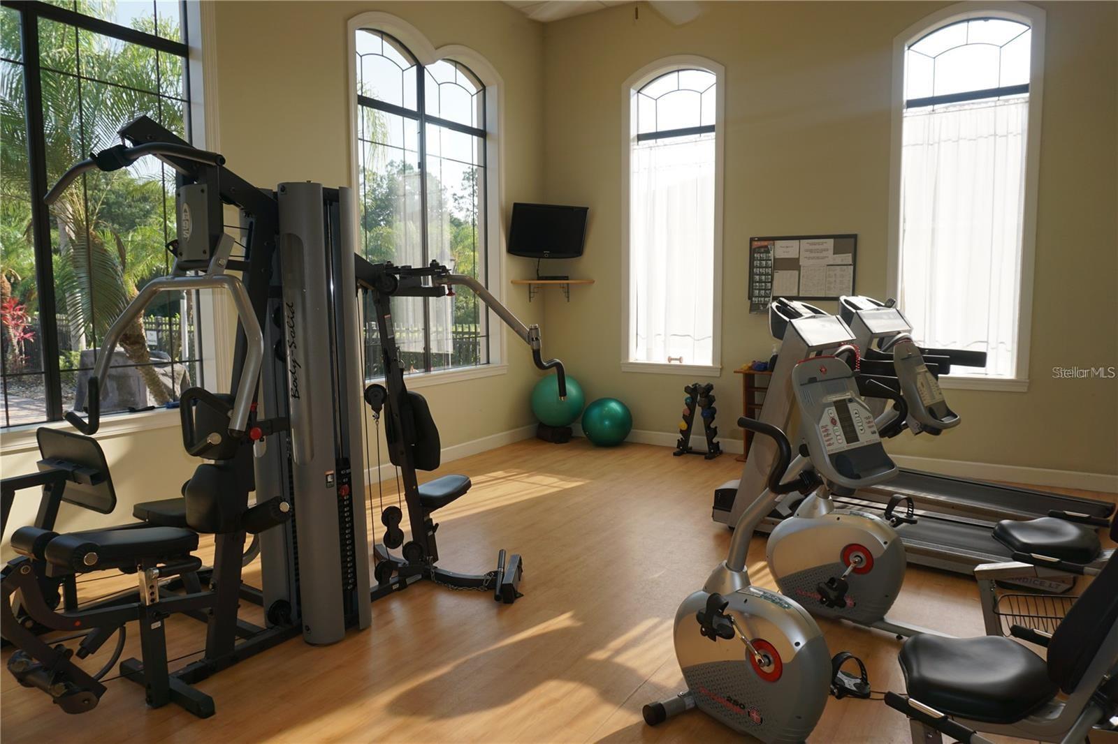 VIENNA SQUARE PH 01 - Residential Lease