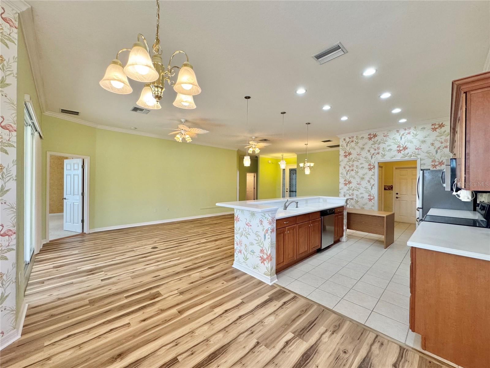 VIENNA SQUARE PH 01 - Residential Lease