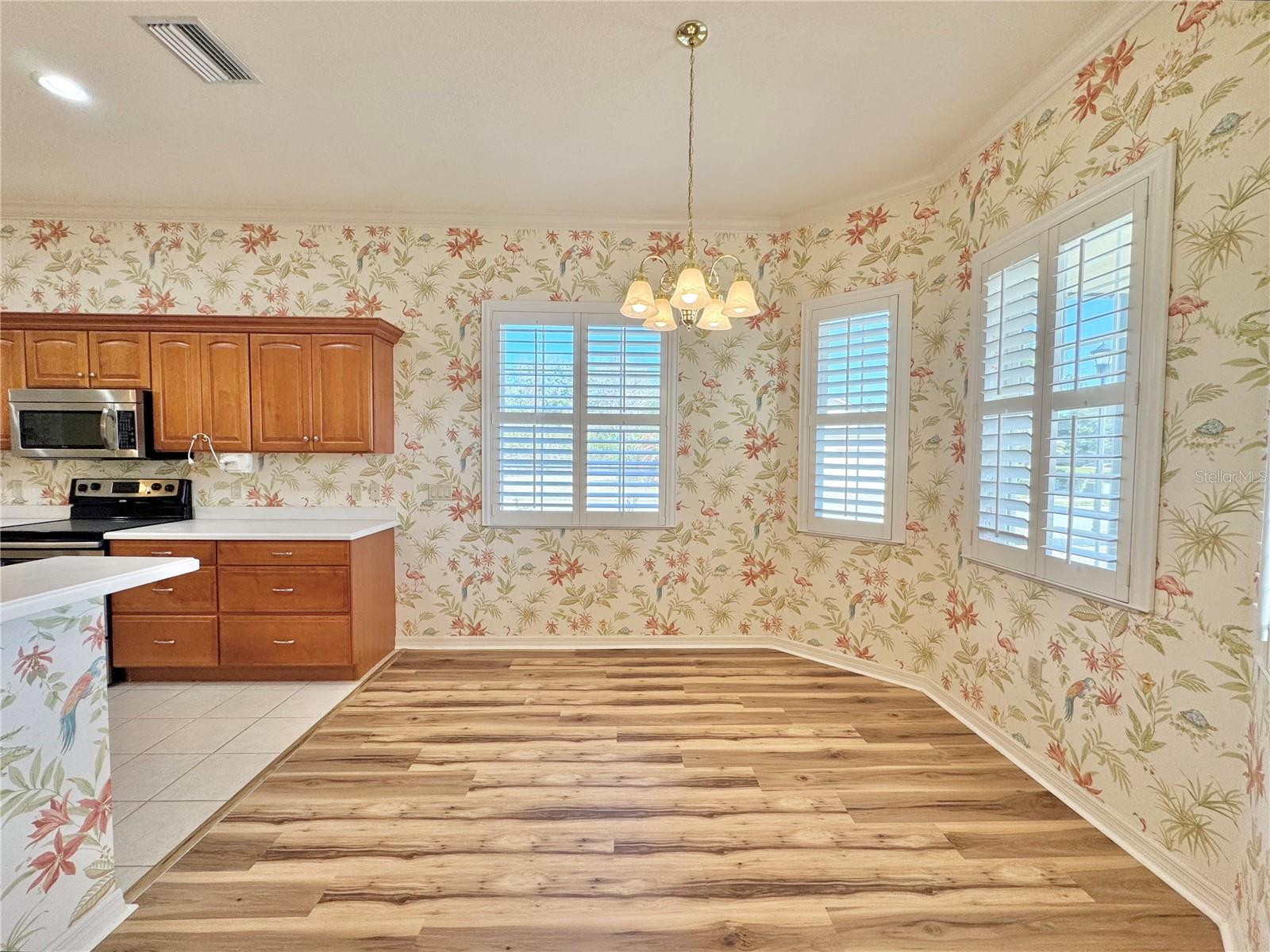 VIENNA SQUARE PH 01 - Residential Lease