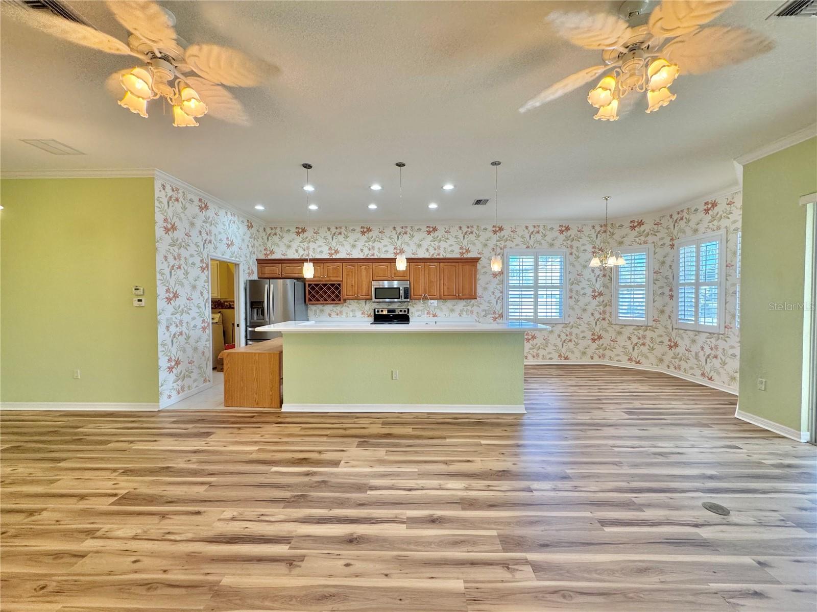 VIENNA SQUARE PH 01 - Residential Lease