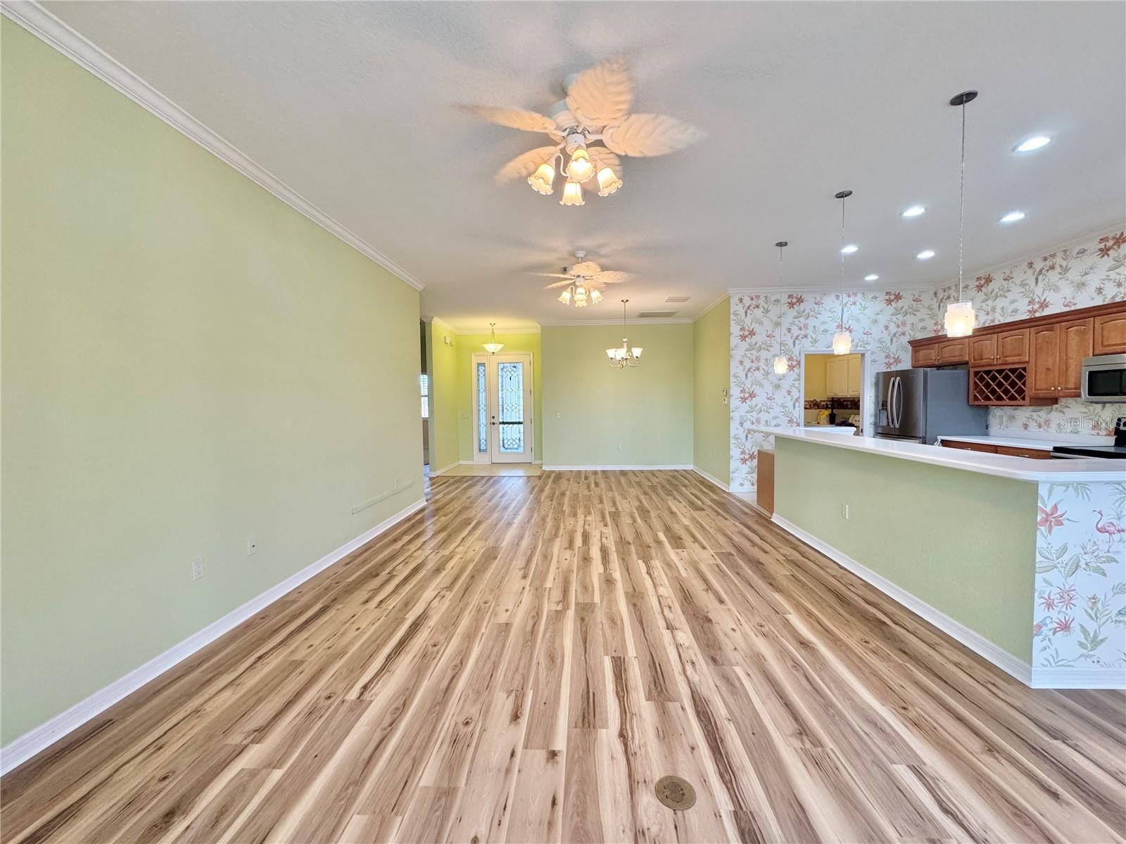 VIENNA SQUARE PH 01 - Residential Lease