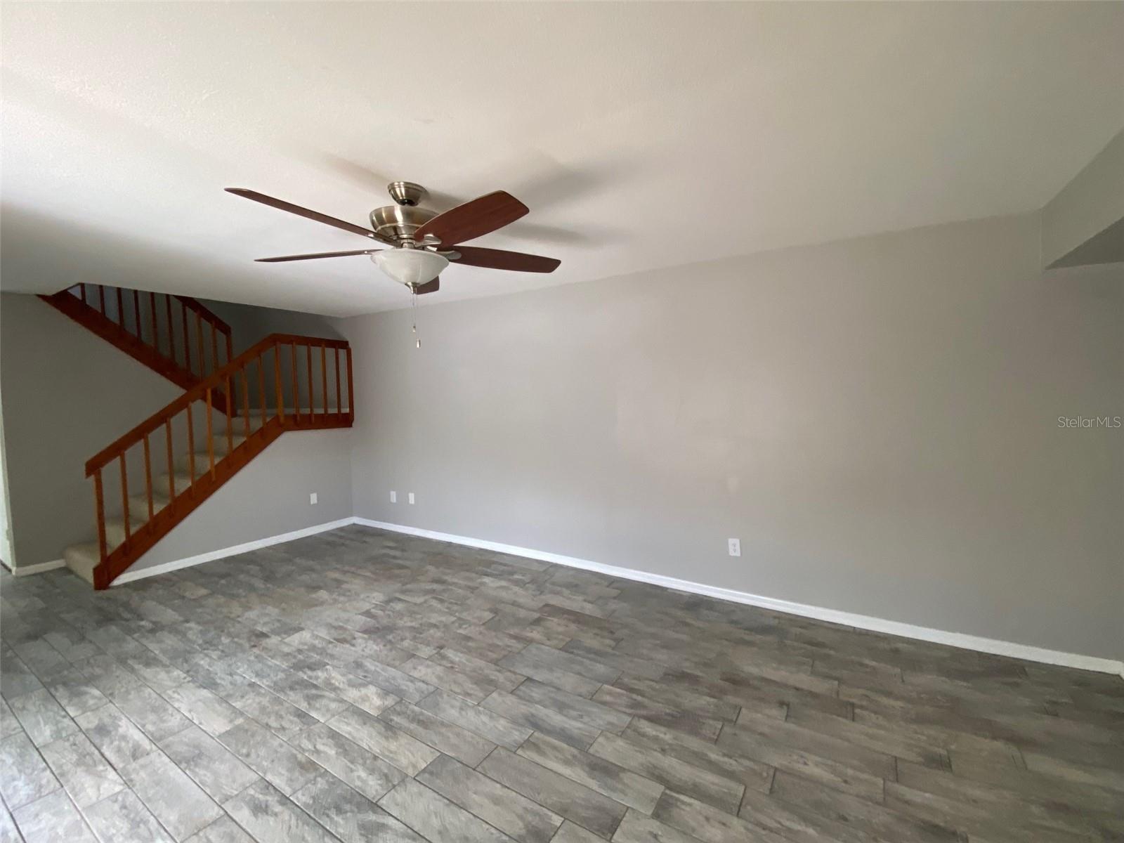 LEESBURG ROYAL OAK ESTATES - Residential