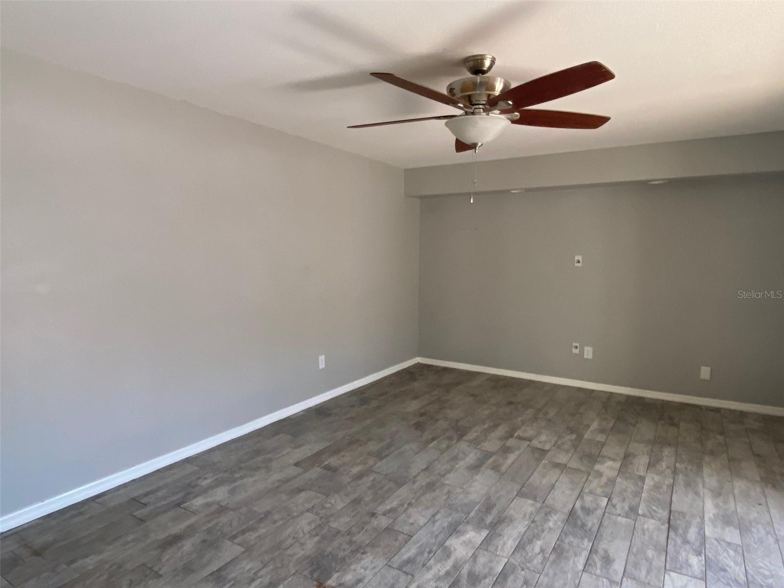 LEESBURG ROYAL OAK ESTATES - Residential