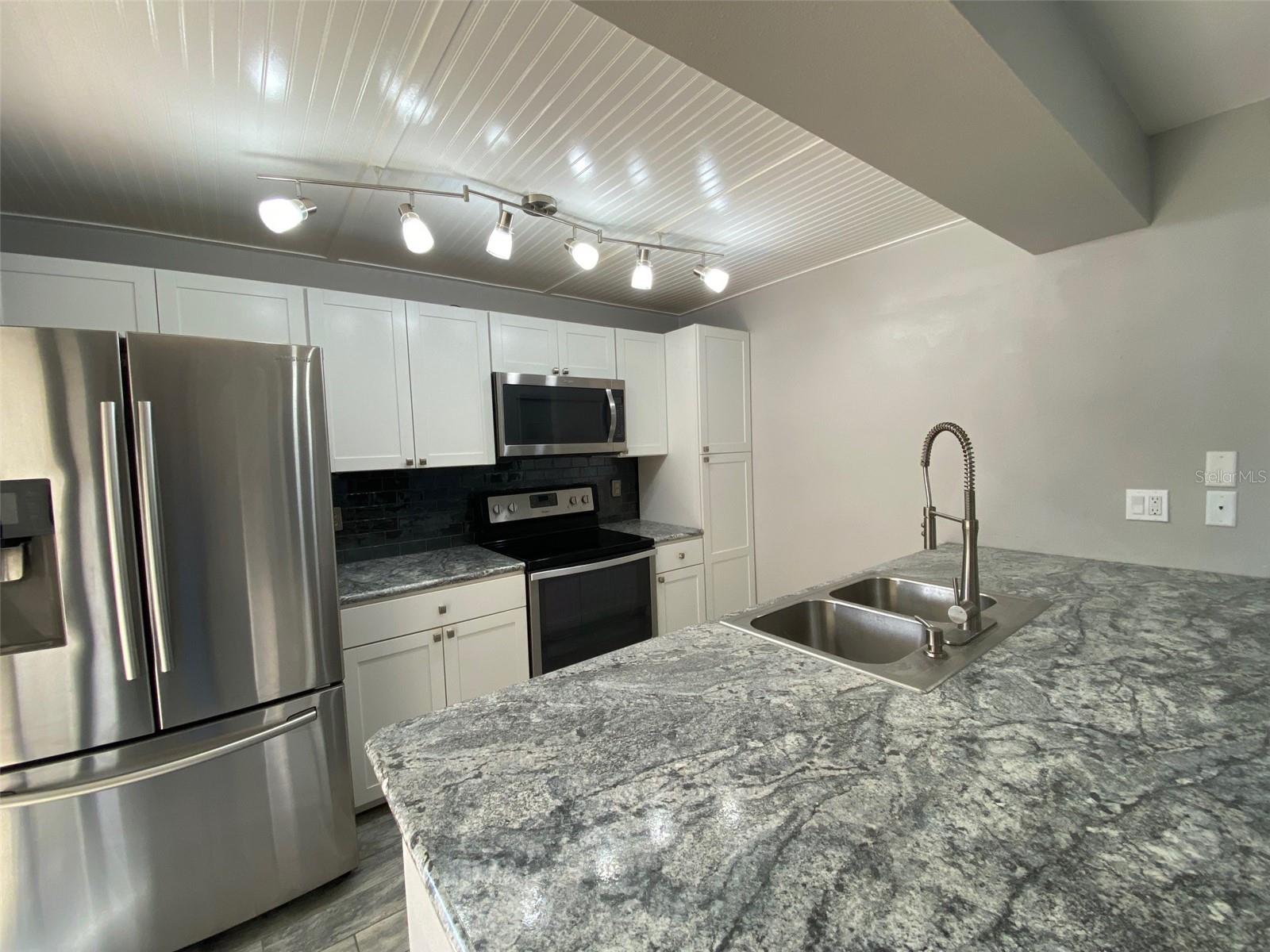 LEESBURG ROYAL OAK ESTATES - Residential