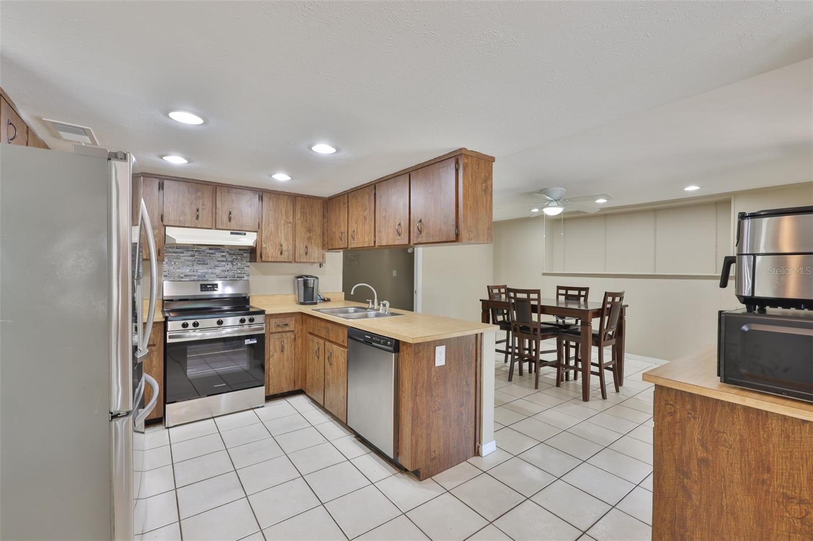 ROLLING MEADOWS - Residential