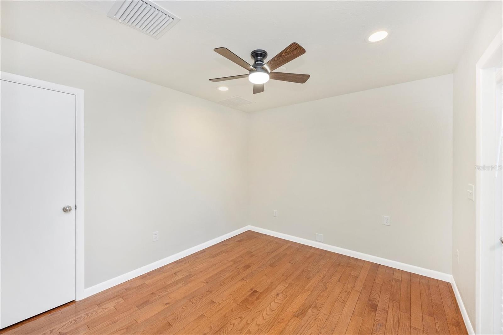 SOUTH VENEZIA PARK - Residential Lease