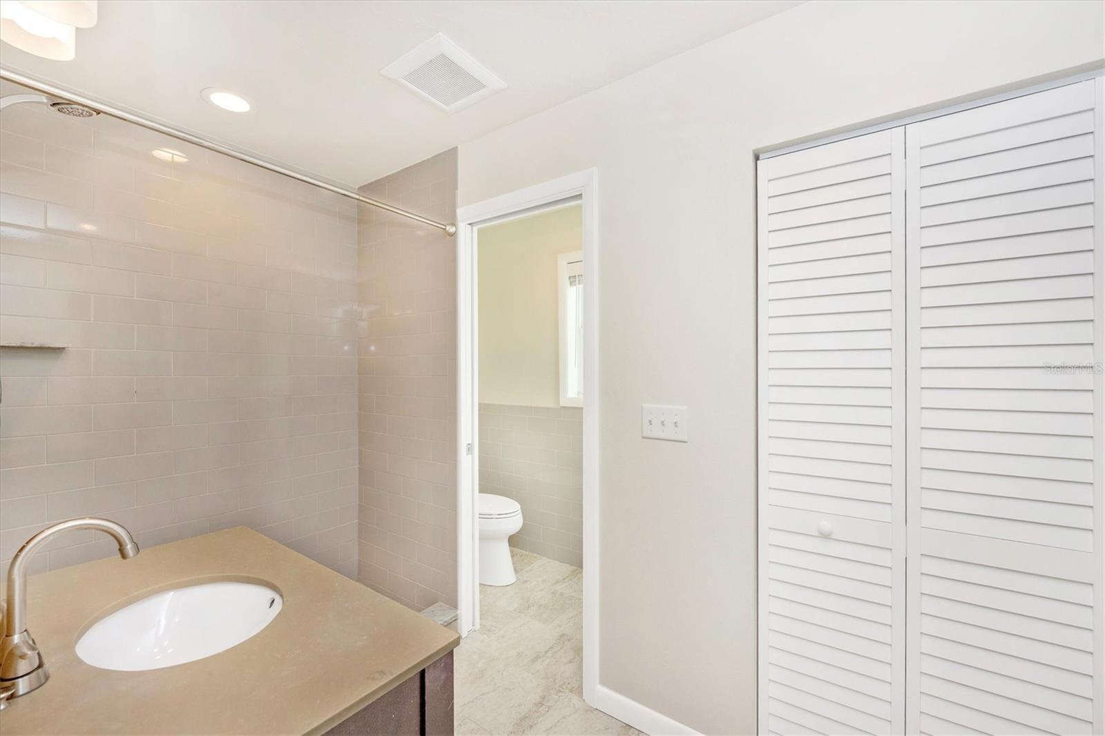 SOUTH VENEZIA PARK - Residential Lease