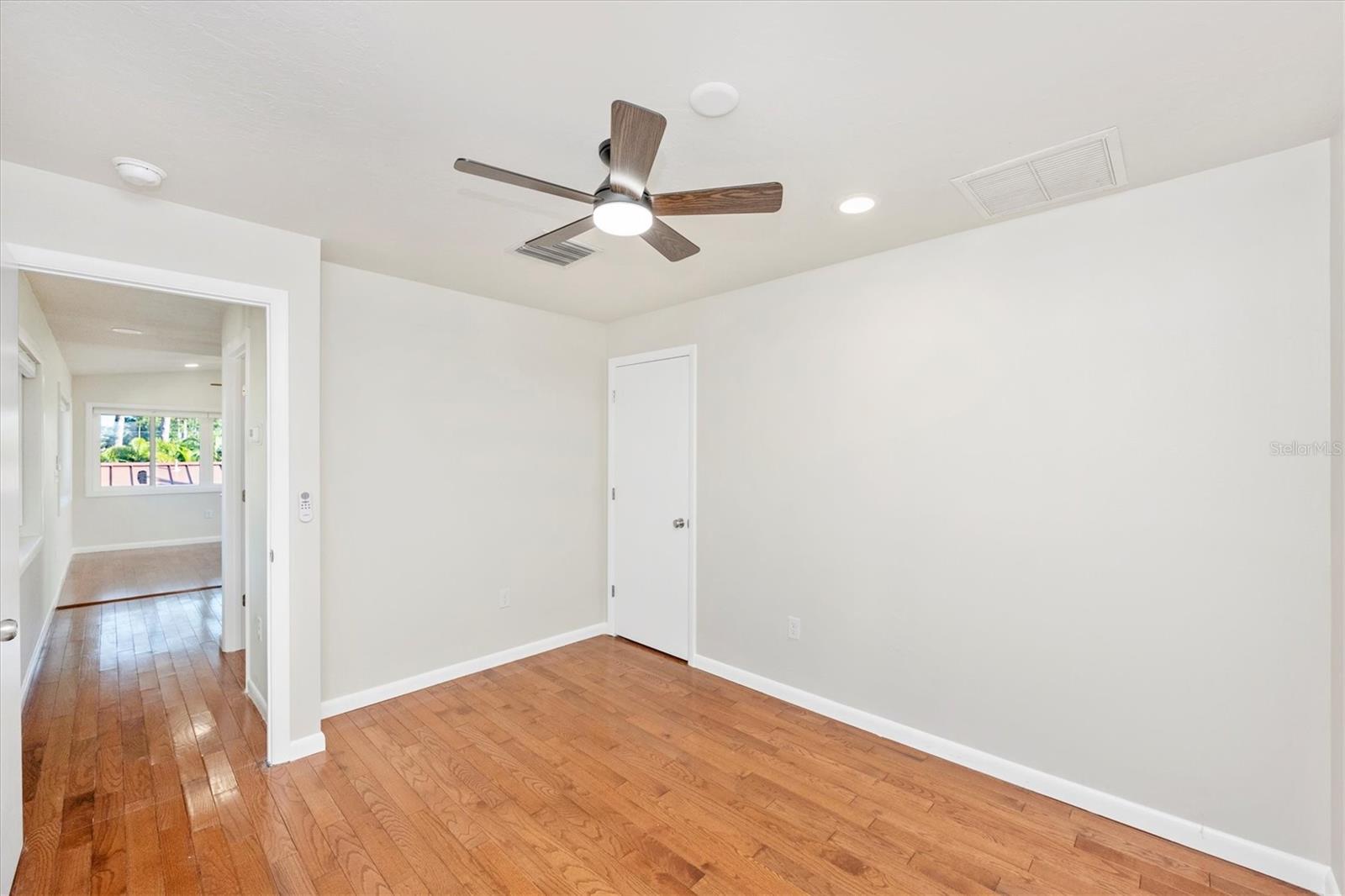 SOUTH VENEZIA PARK - Residential Lease