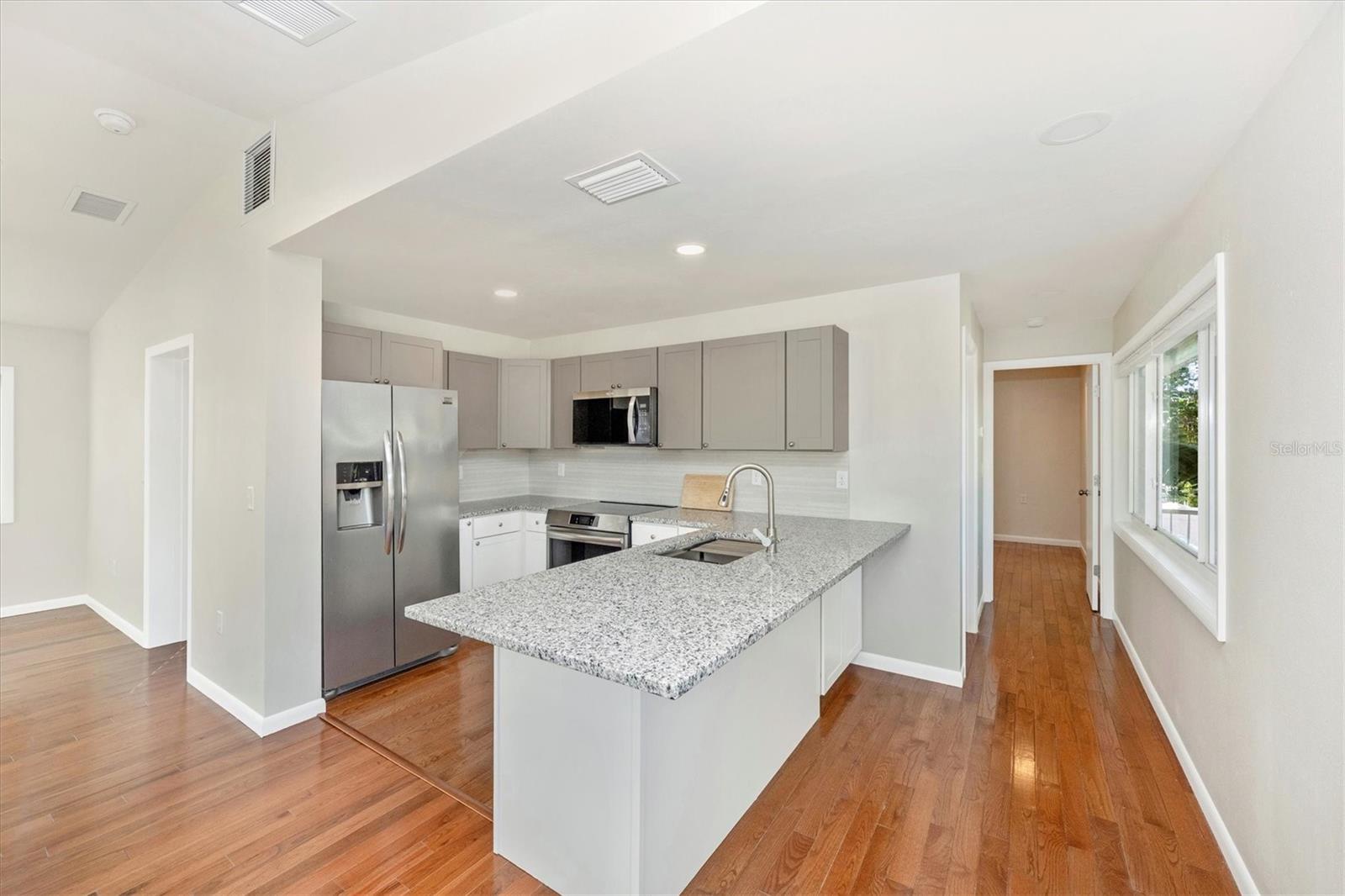 SOUTH VENEZIA PARK - Residential Lease