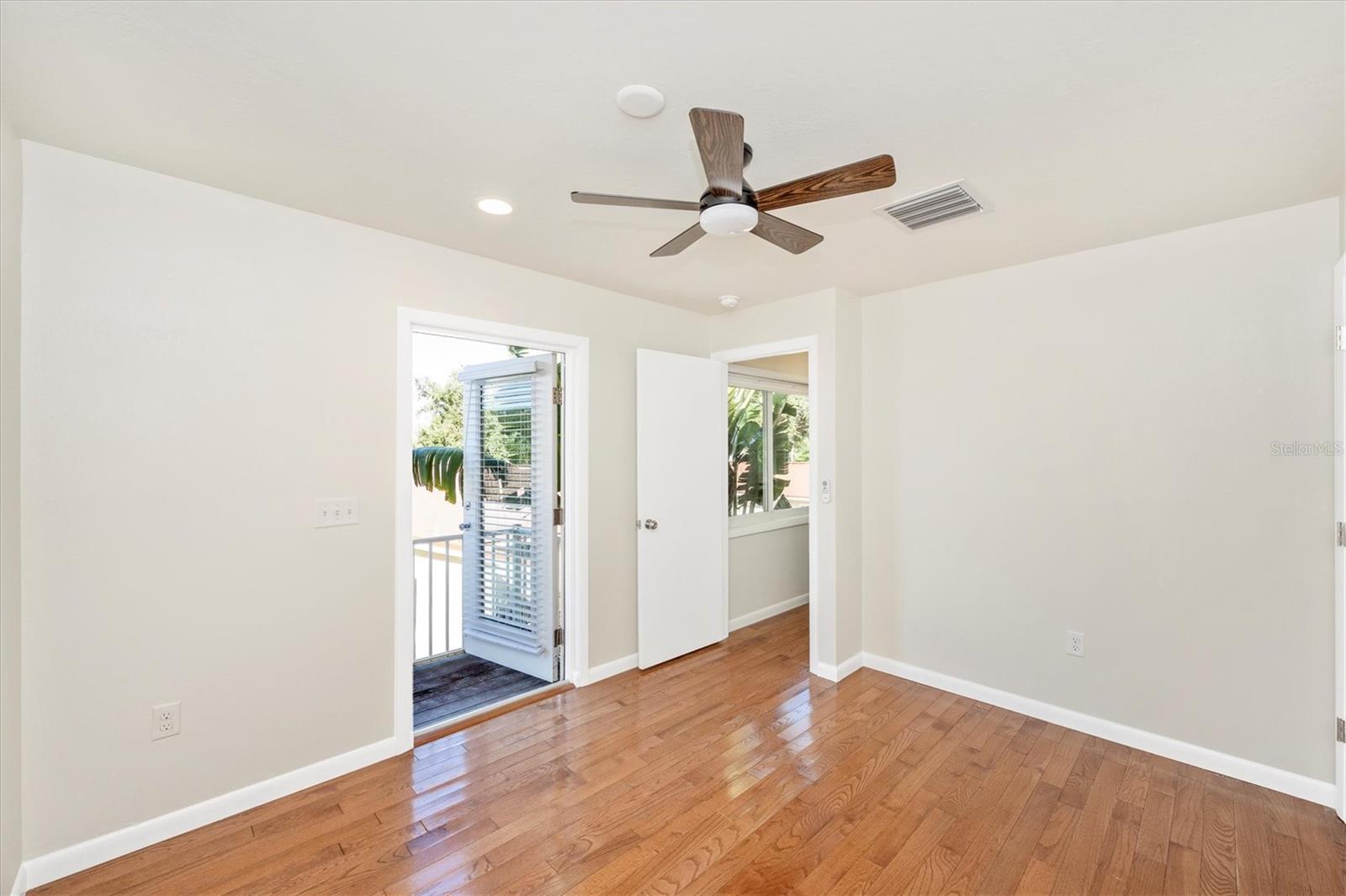 SOUTH VENEZIA PARK - Residential Lease