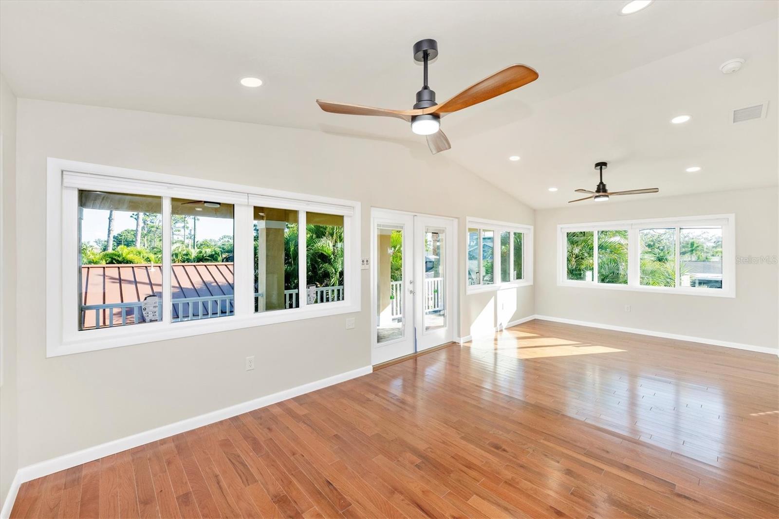 SOUTH VENEZIA PARK - Residential Lease