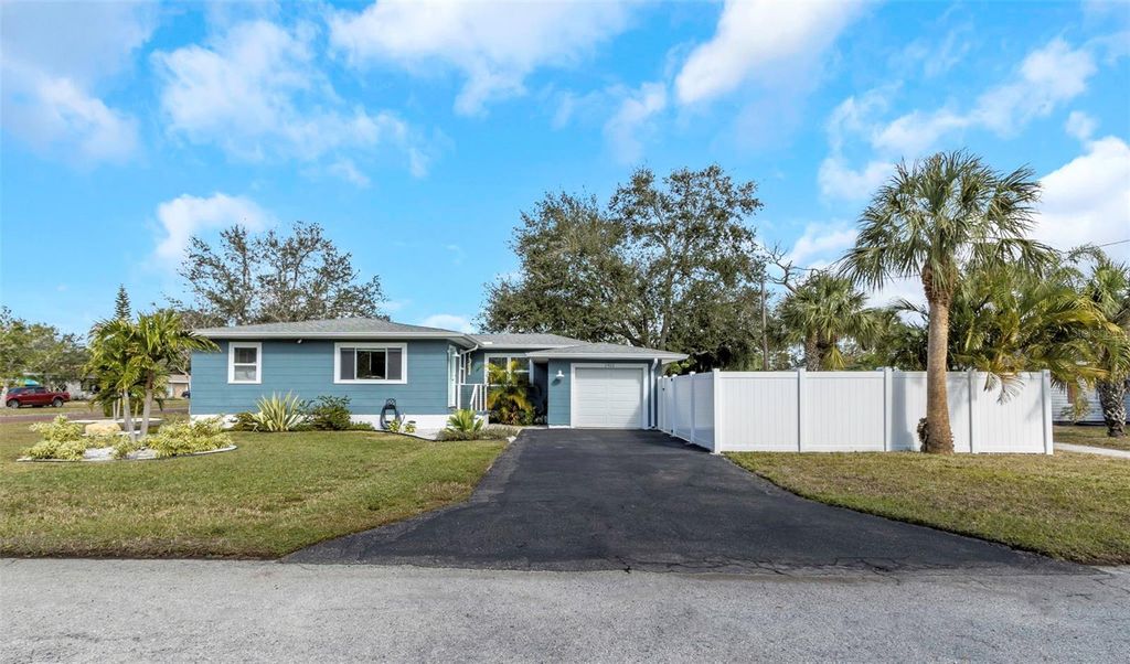 Photo of 1922 55th Street S, Gulfport, FL 33707 (MLS # TB8336939)