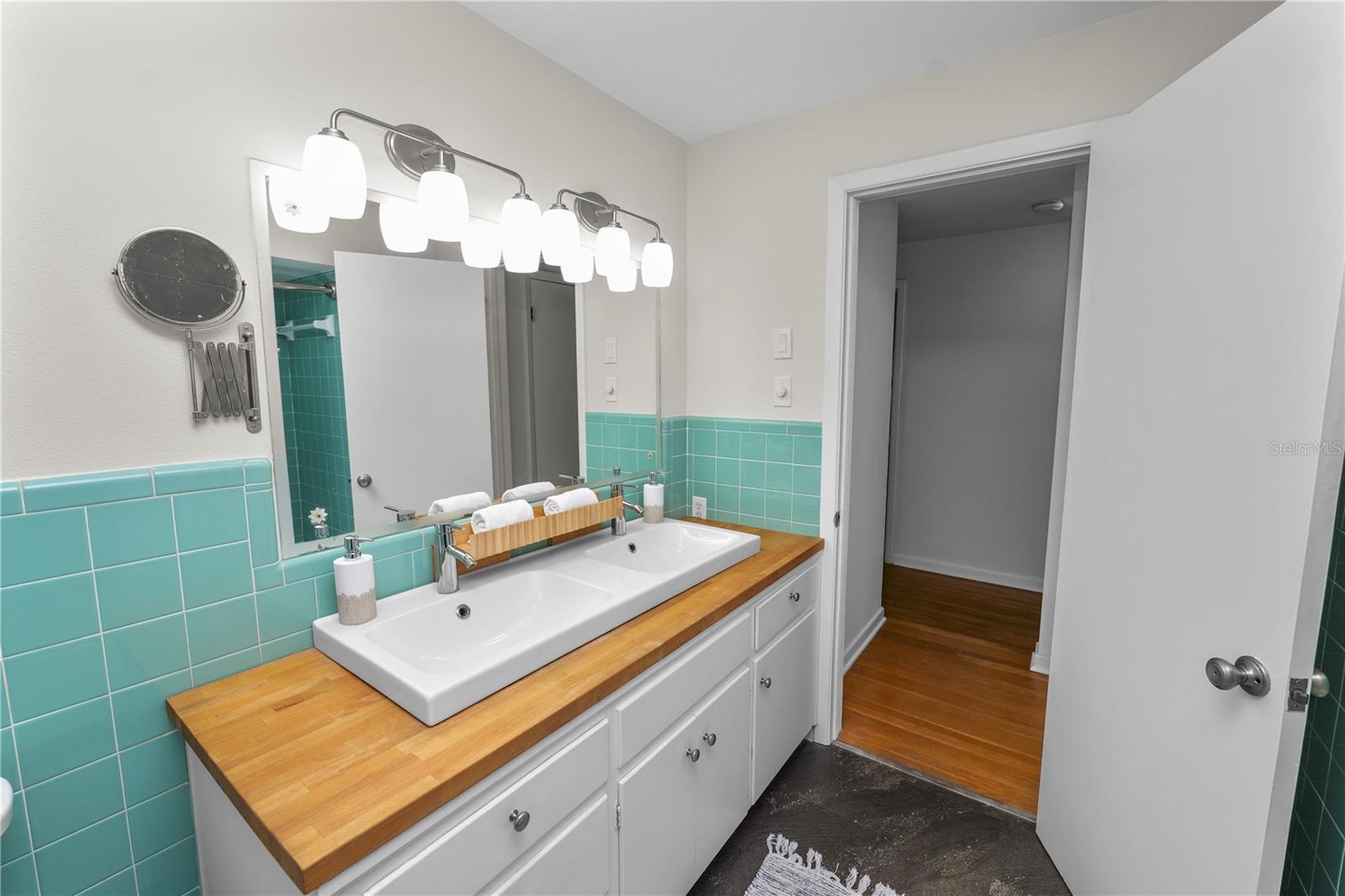 LAUREL HILL - Residential