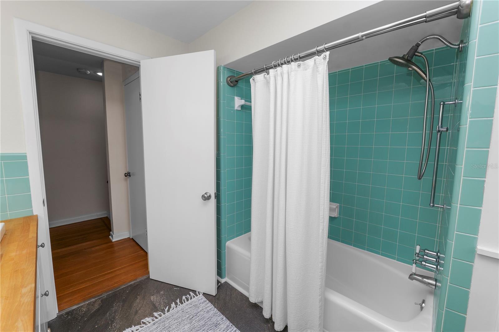 LAUREL HILL - Residential