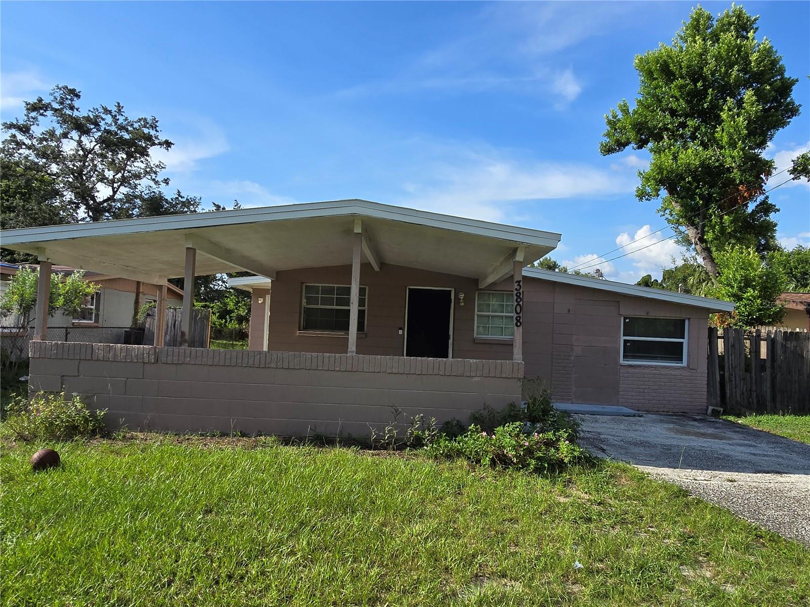 Beautiful inside and outside, well maintained House. 4 Bedrooms and 2 Bath. Close to Ybor City. Laundry Room with Washer and Dryer. Additional door leading outside the house from the Laundry Room. Well ventilated Bedrooms with Two windows in the Bedrooms.