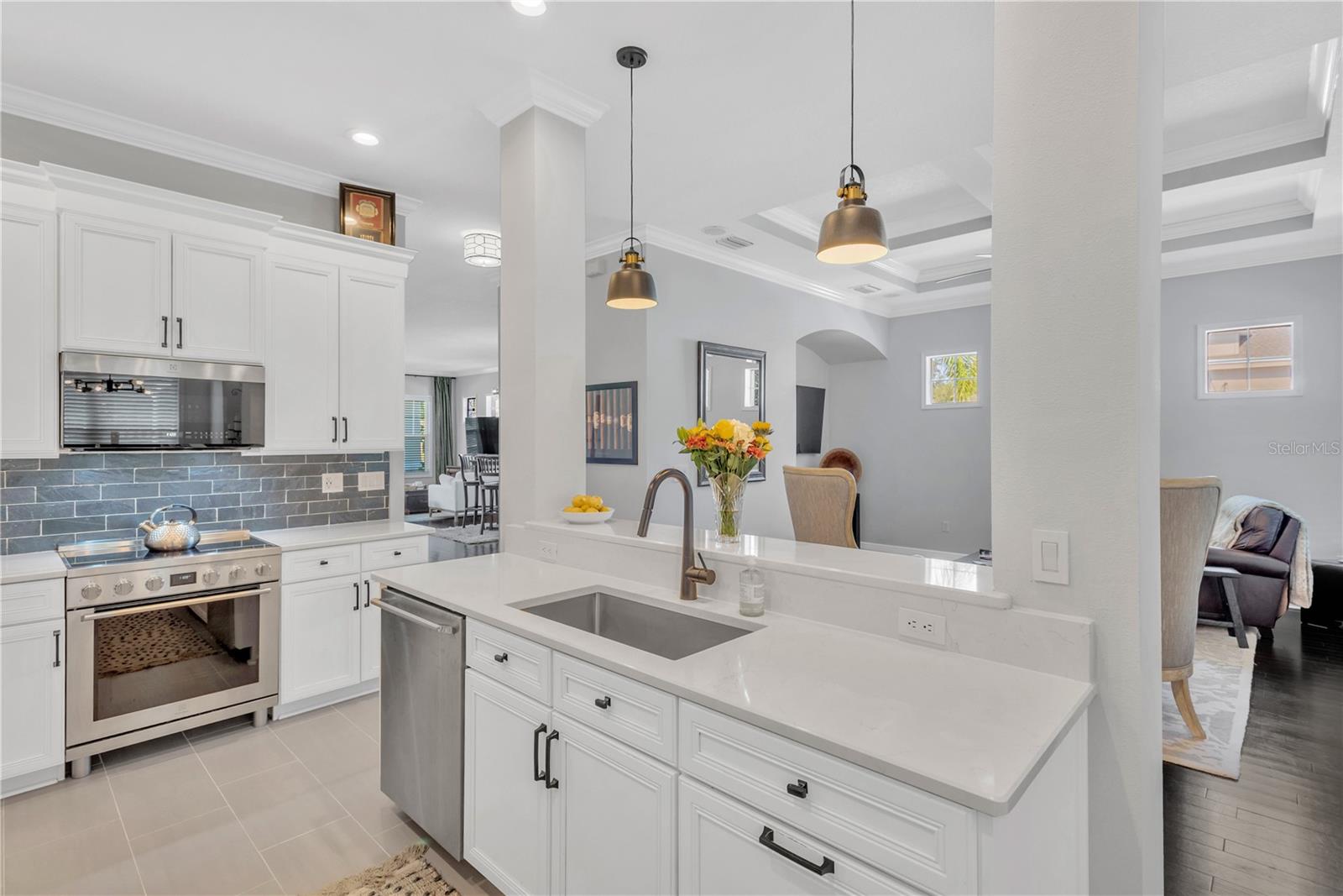 PORT TAMPA COMMUNITIES SUB - Residential Lease