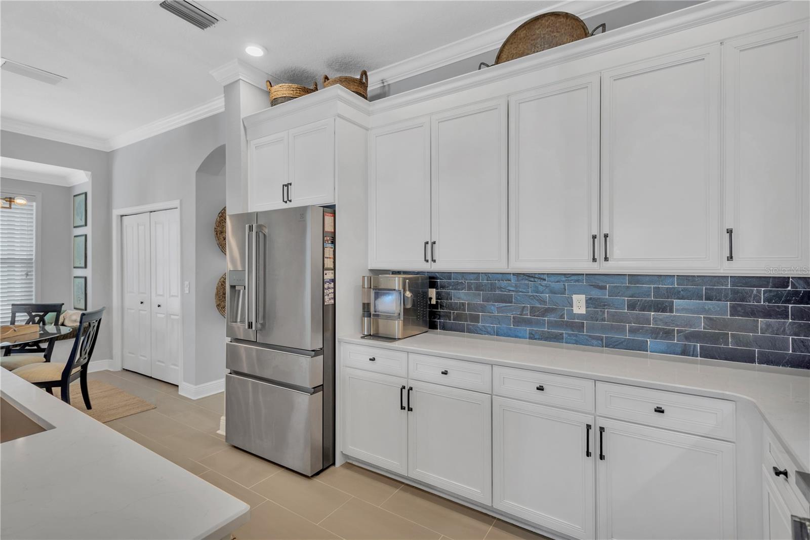 PORT TAMPA COMMUNITIES SUB - Residential Lease