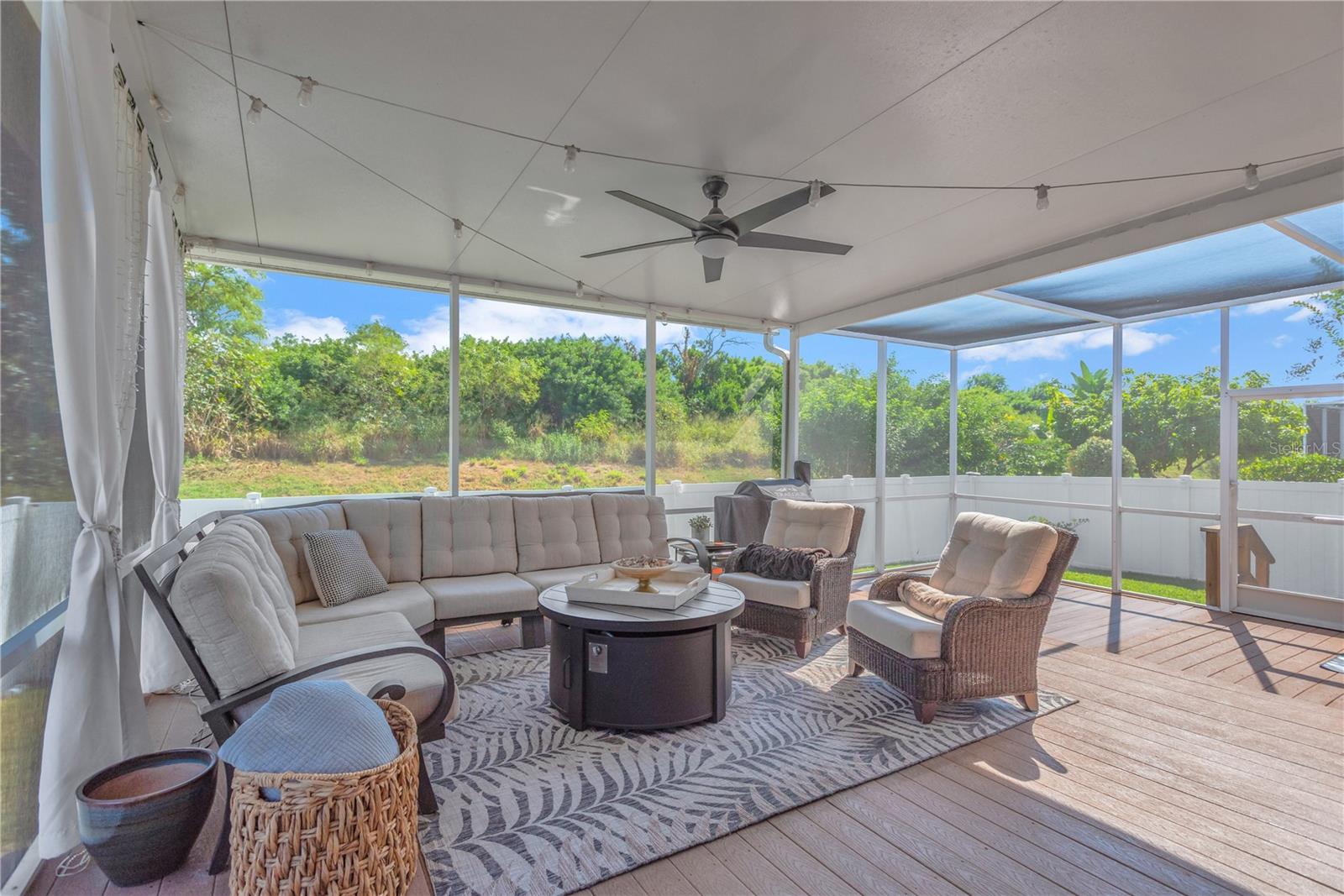 PORT TAMPA COMMUNITIES SUB - Residential Lease