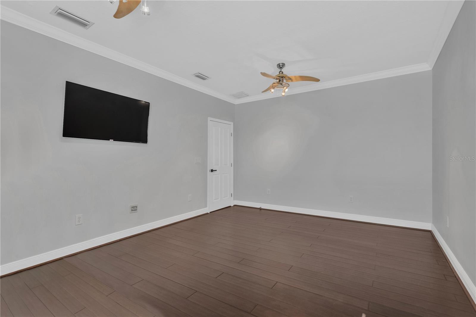 PORT TAMPA COMMUNITIES SUB - Residential Lease