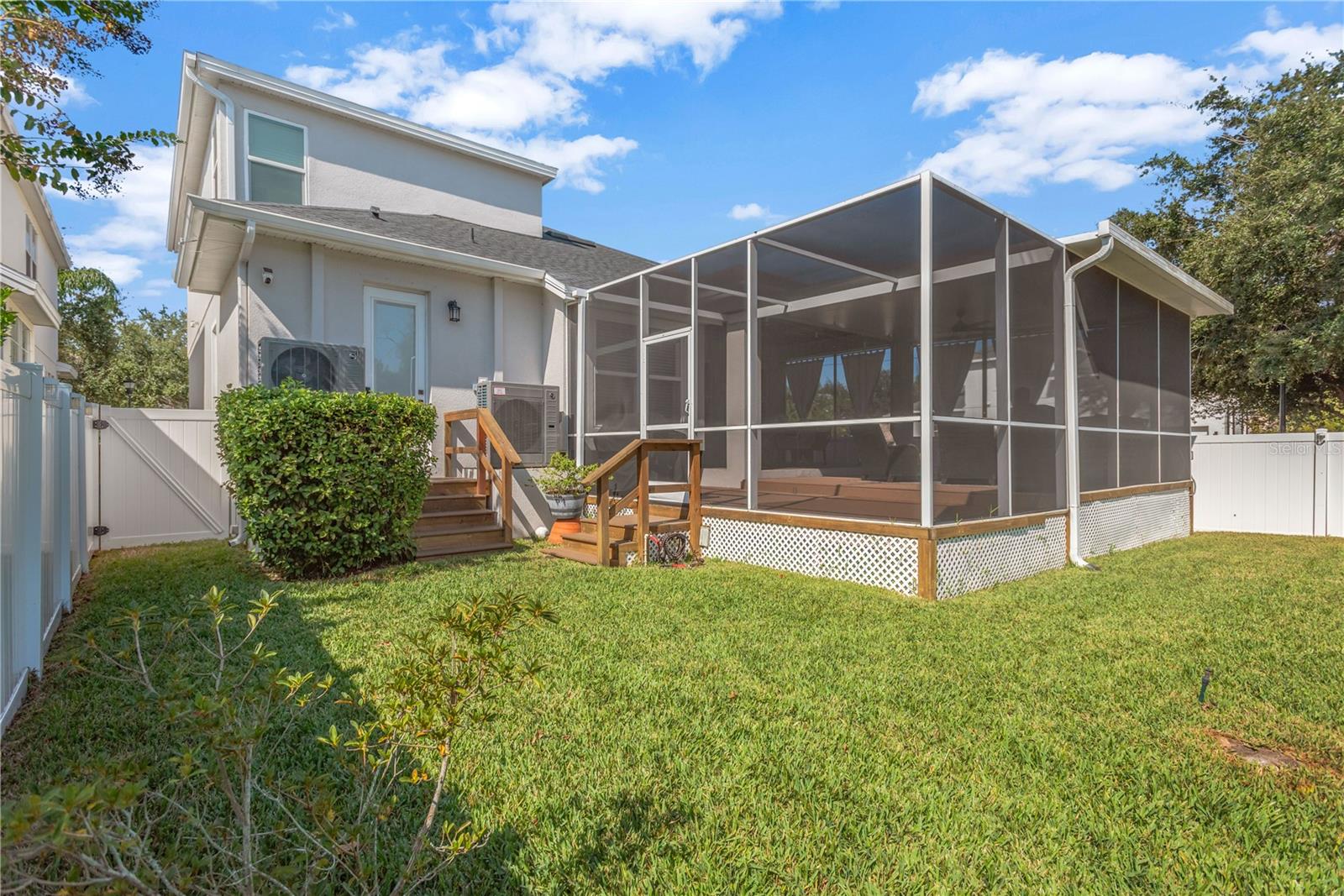 PORT TAMPA COMMUNITIES SUB - Residential Lease