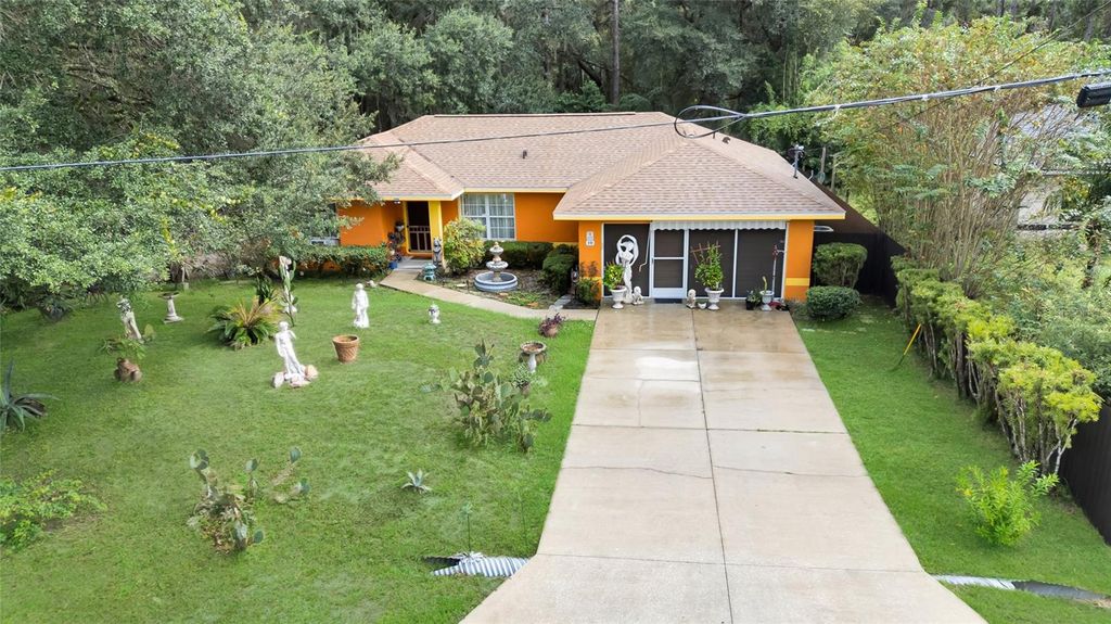 Photo of 10 Sequoia Drive Trce, Ocklawaha, FL 32179 (MLS # G5103277)