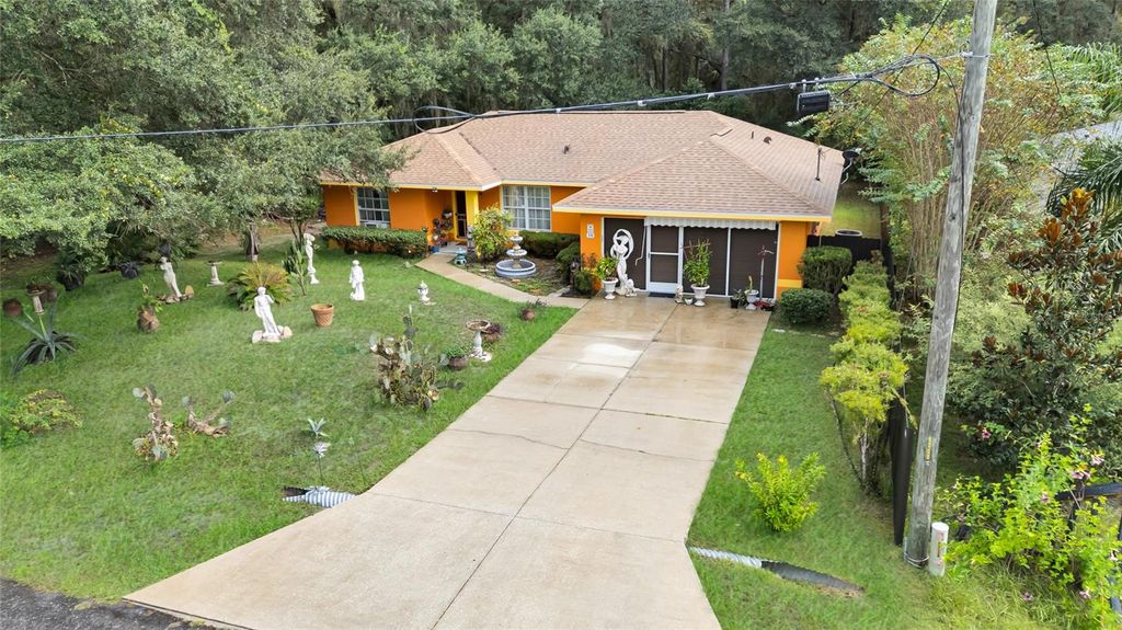 Photo of 10 Sequoia Drive Trce, Ocklawaha, FL 32179 (MLS # G5103277)