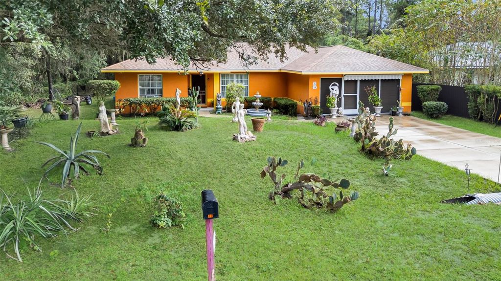 Photo of 10 Sequoia Drive Trce, Ocklawaha, FL 32179 (MLS # G5103277)