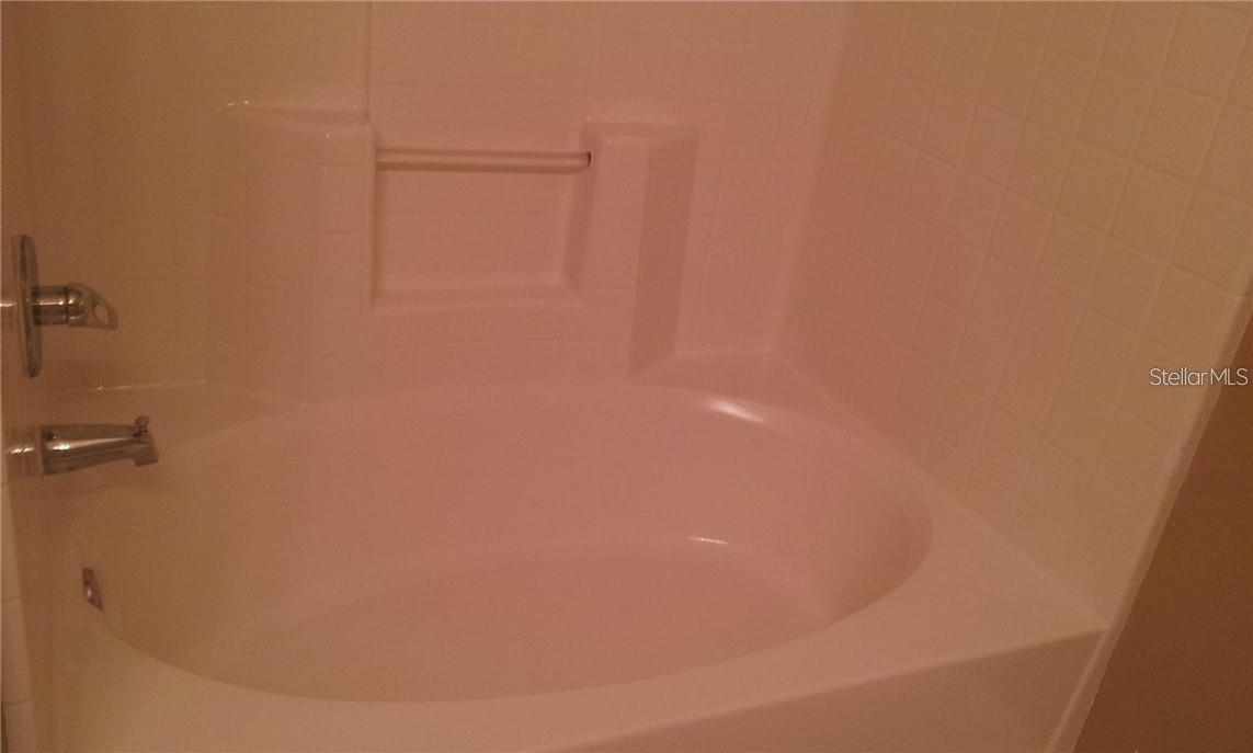 CRESCENT PLACE AT LAKE LOTUS CONDOMINIUM - Residential Lease