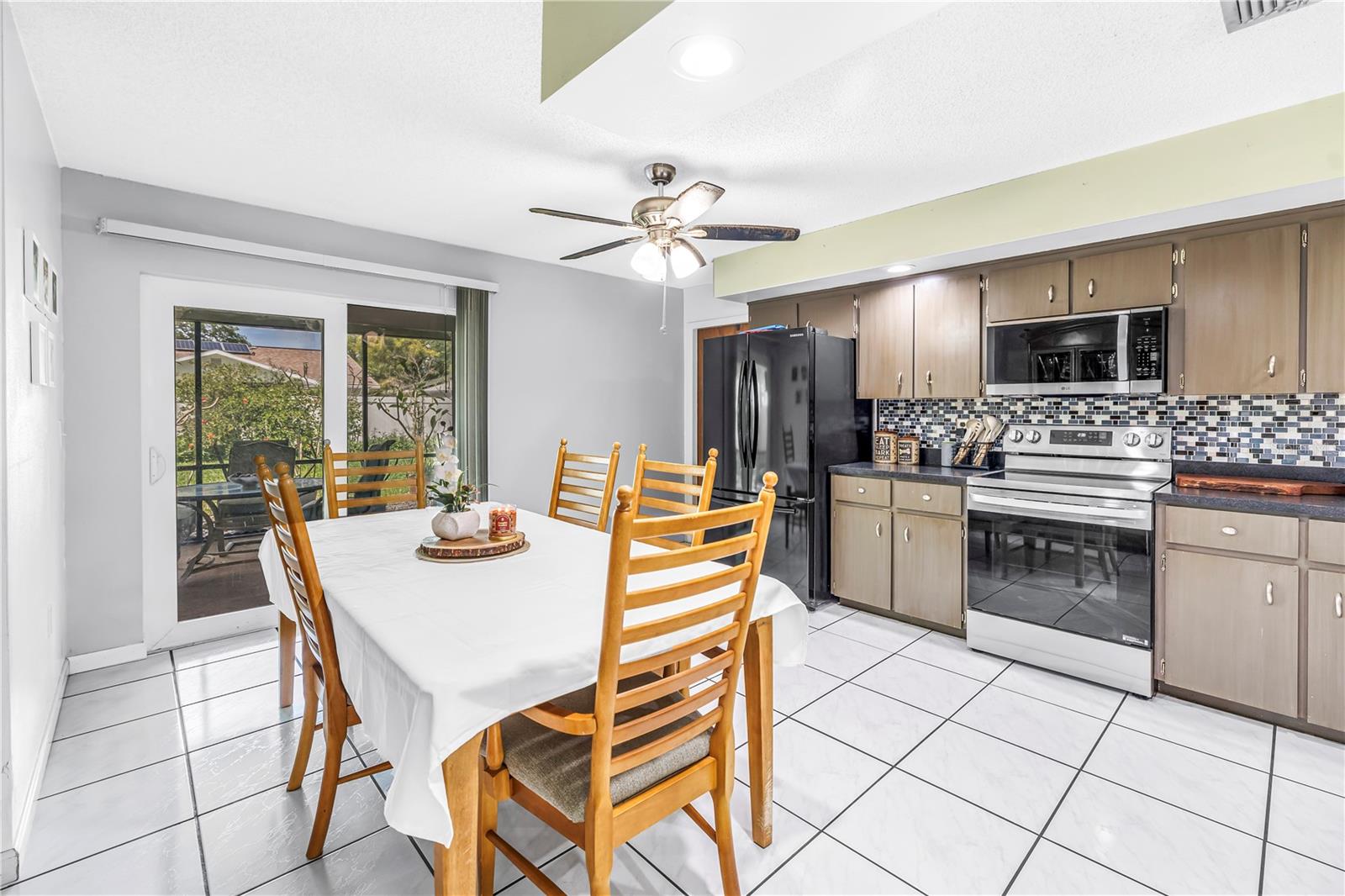 BONNIE BAY COUNTRY CLUB ESTATES PH 6 - Residential