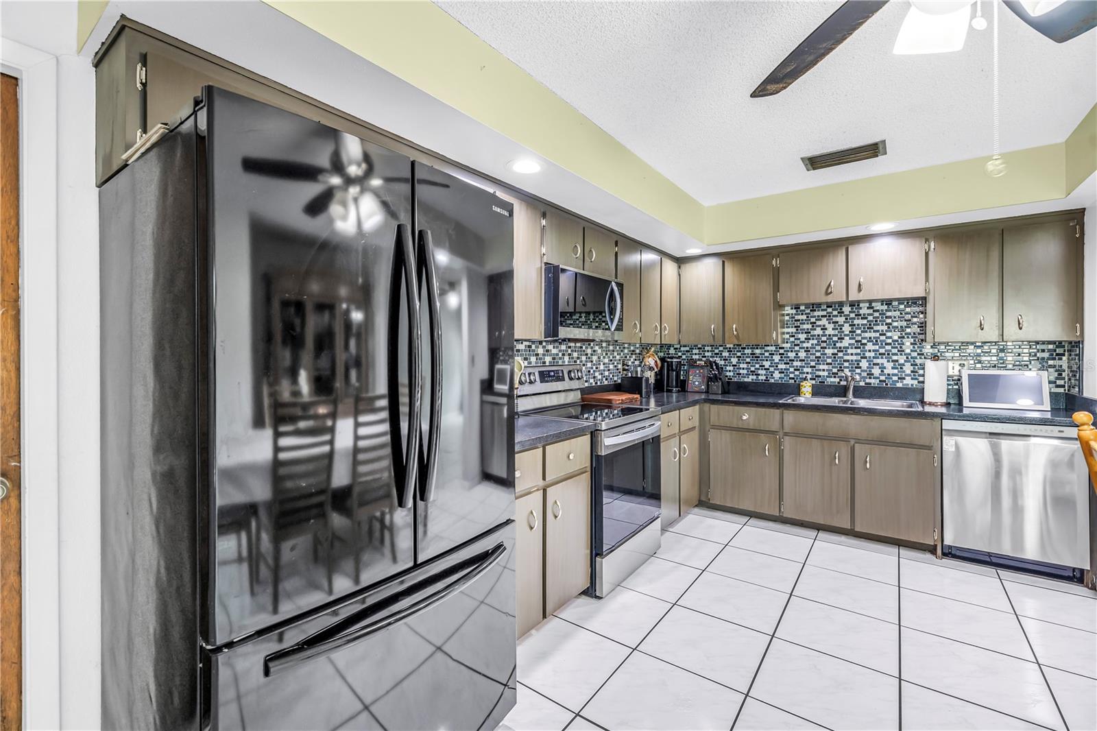 BONNIE BAY COUNTRY CLUB ESTATES PH 6 - Residential