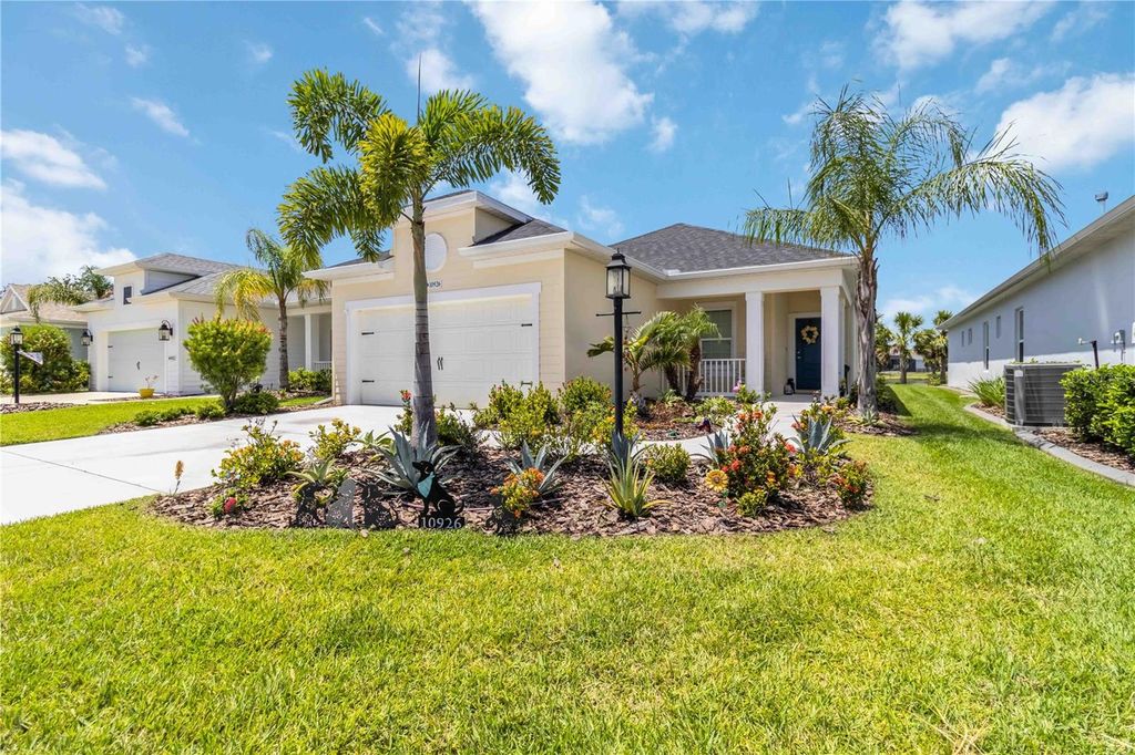 Photo of 10926 Sand Pine Lane, Parrish, FL 34219 (MLS # A4652858)